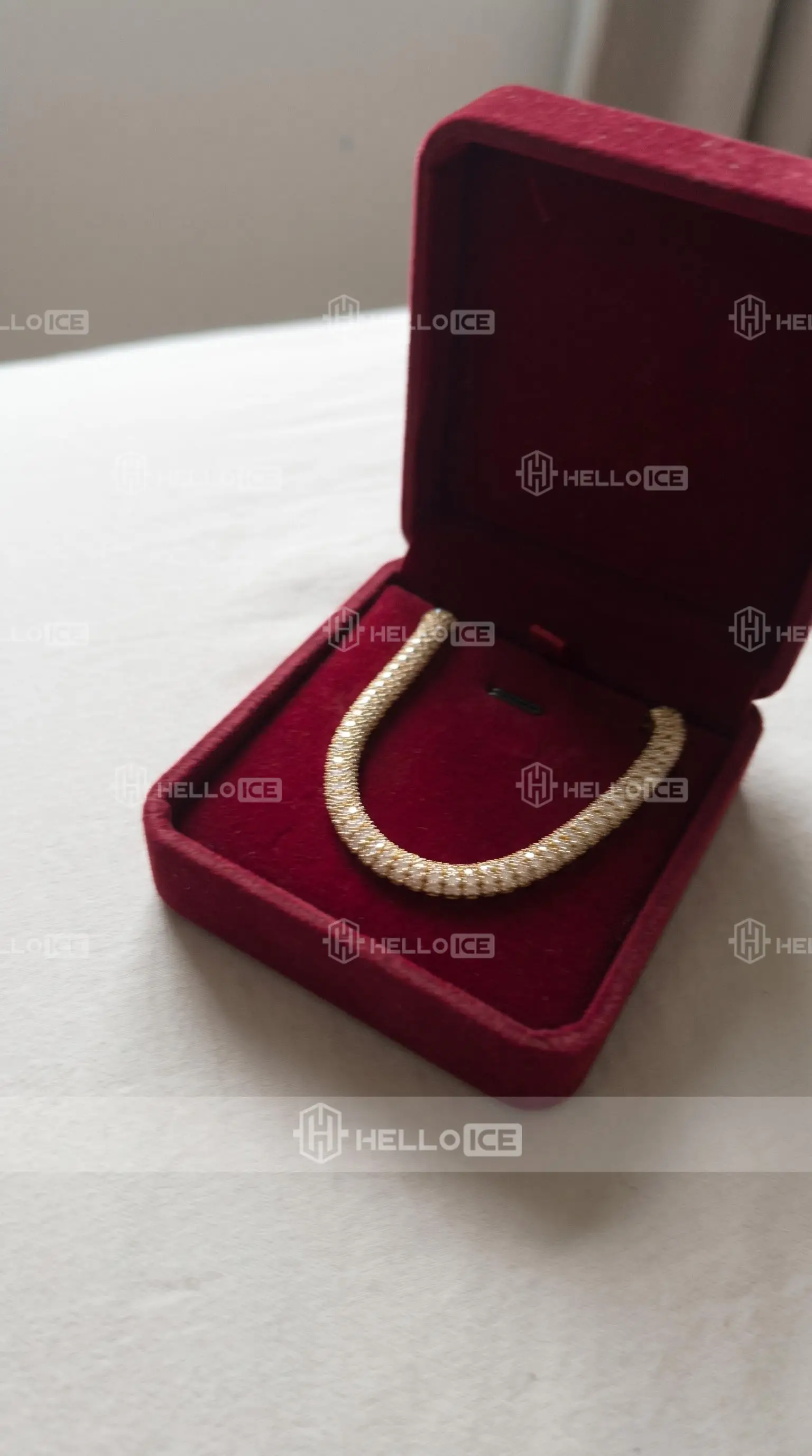 Helloice Review Image