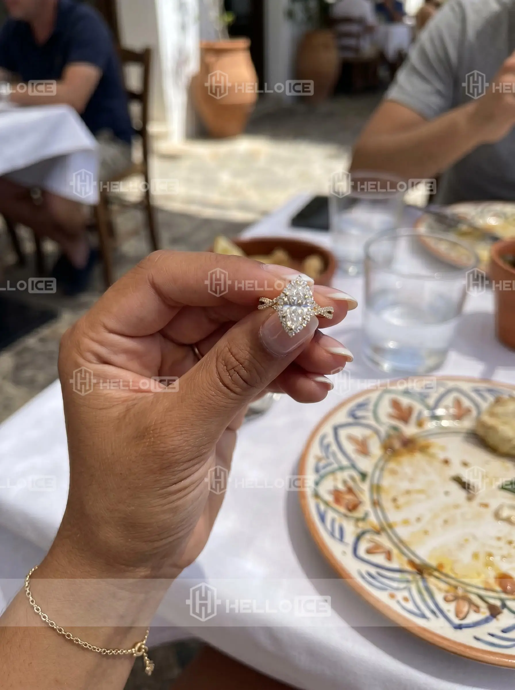 Helloice Review Image