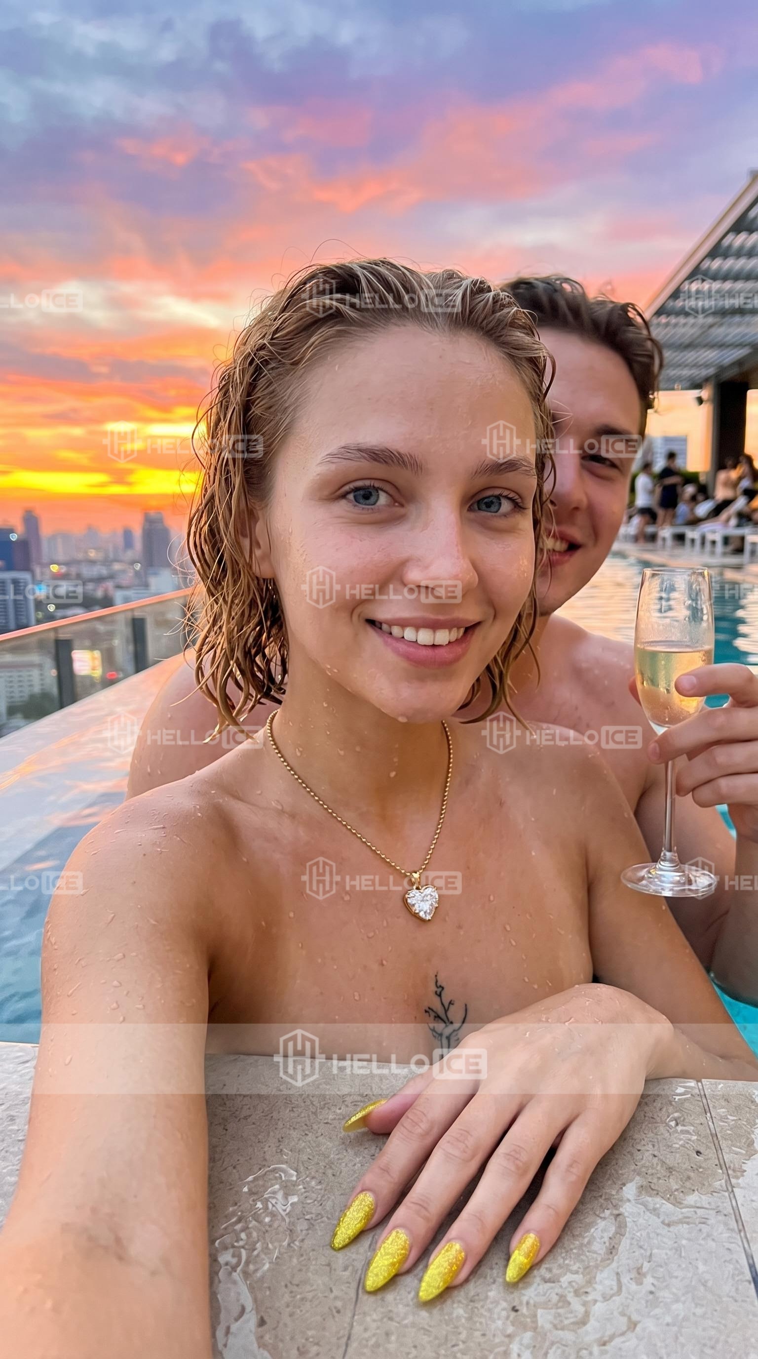 Helloice Review Image