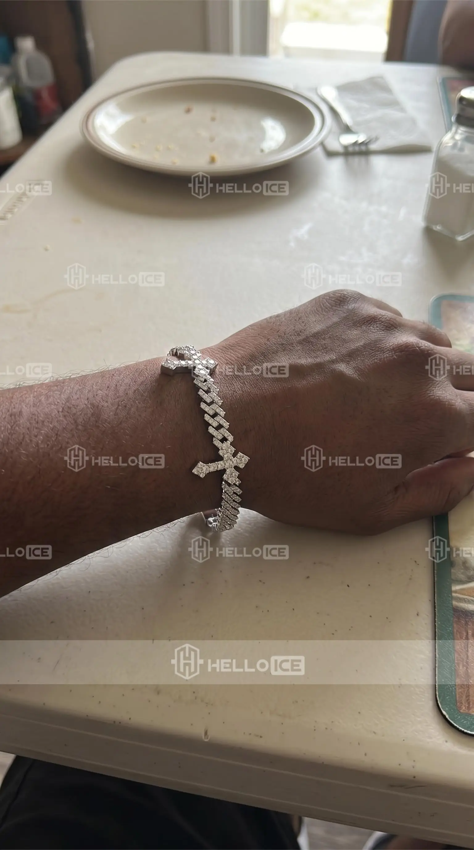 Helloice Review Image