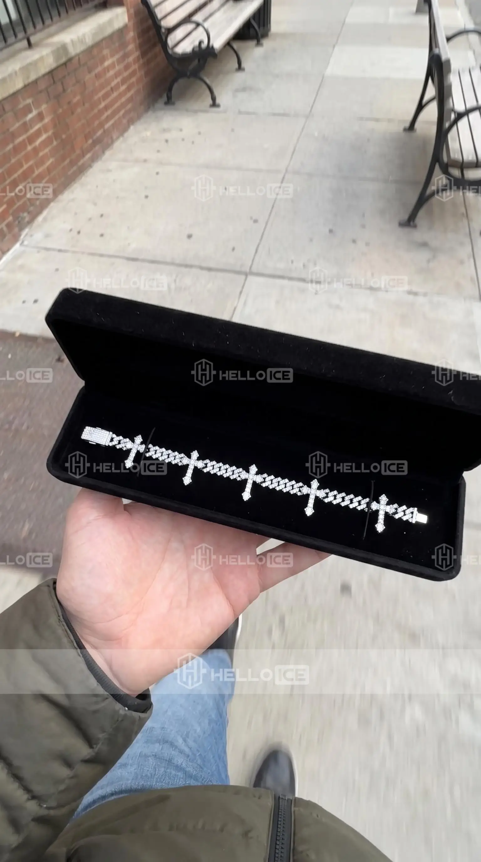 Helloice Review Image
