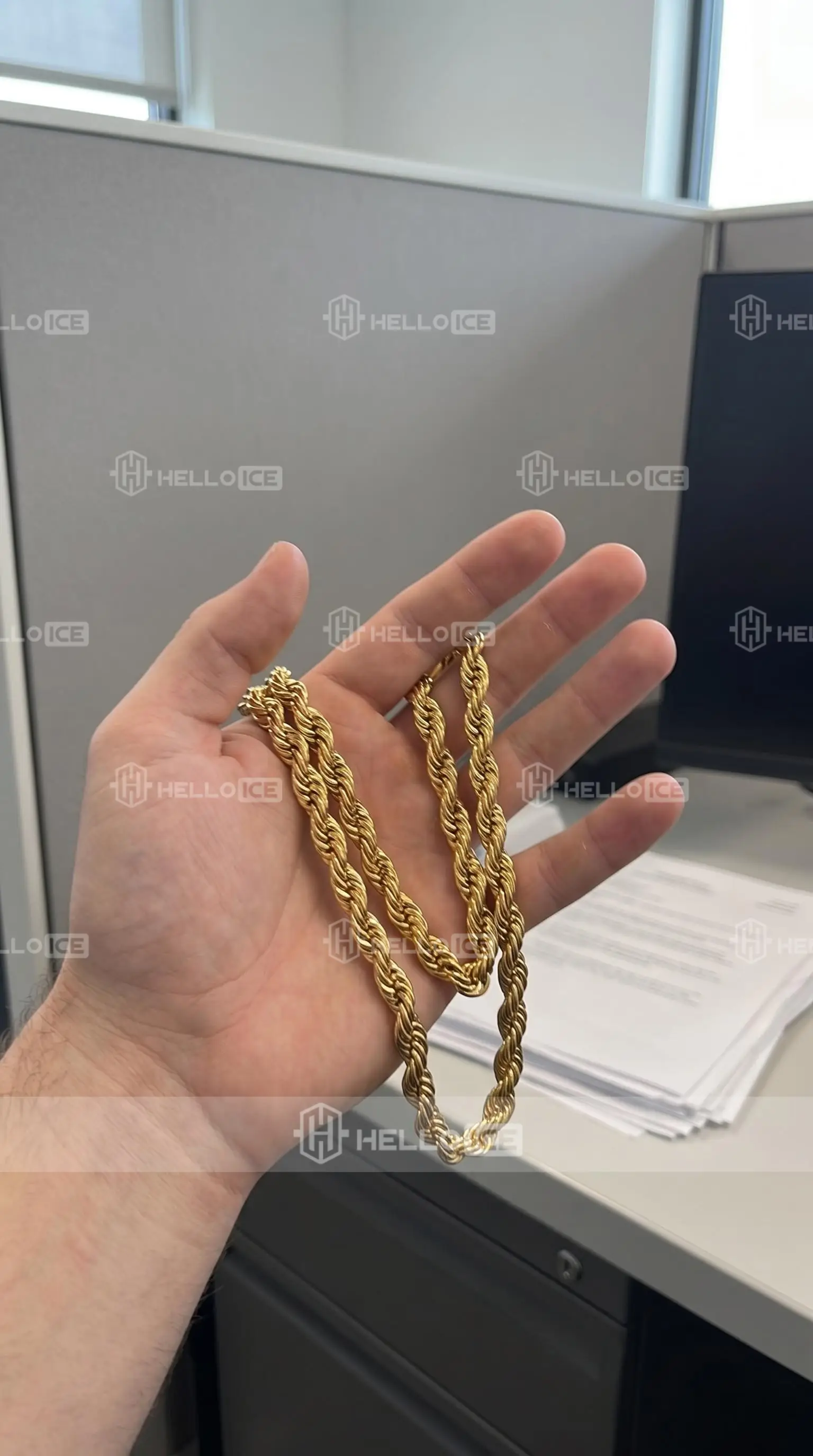 Helloice Review Image