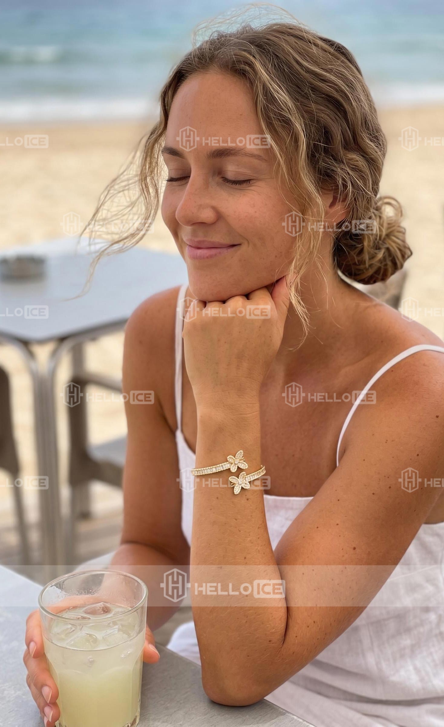 Helloice Review Image