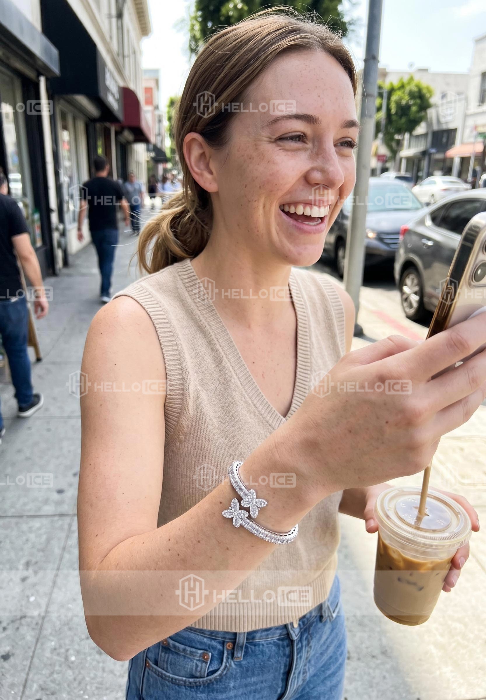Helloice Review Image