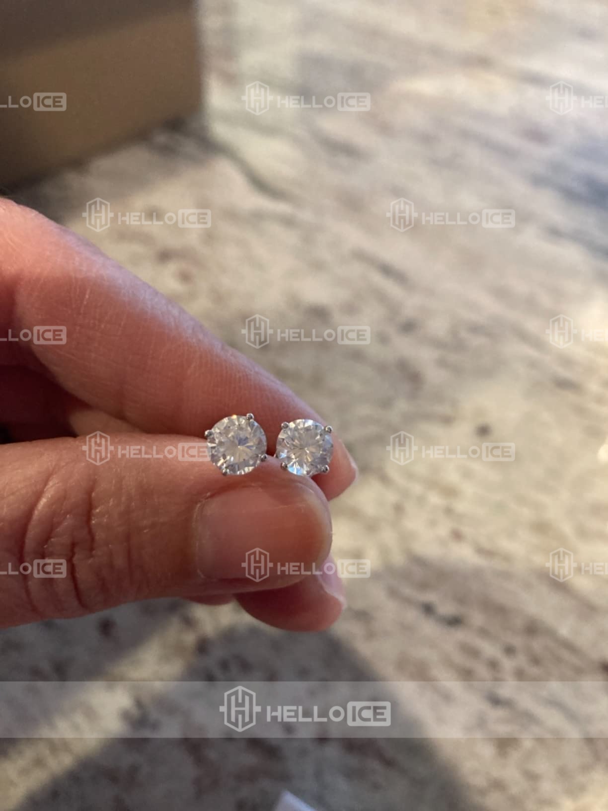 Helloice Review Image