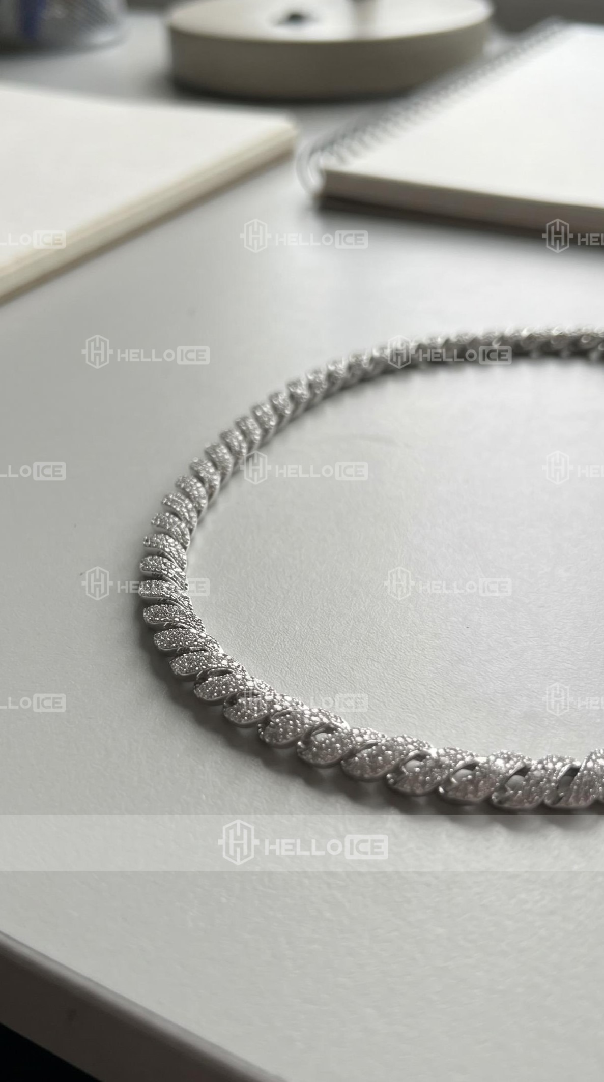 Helloice Review Image