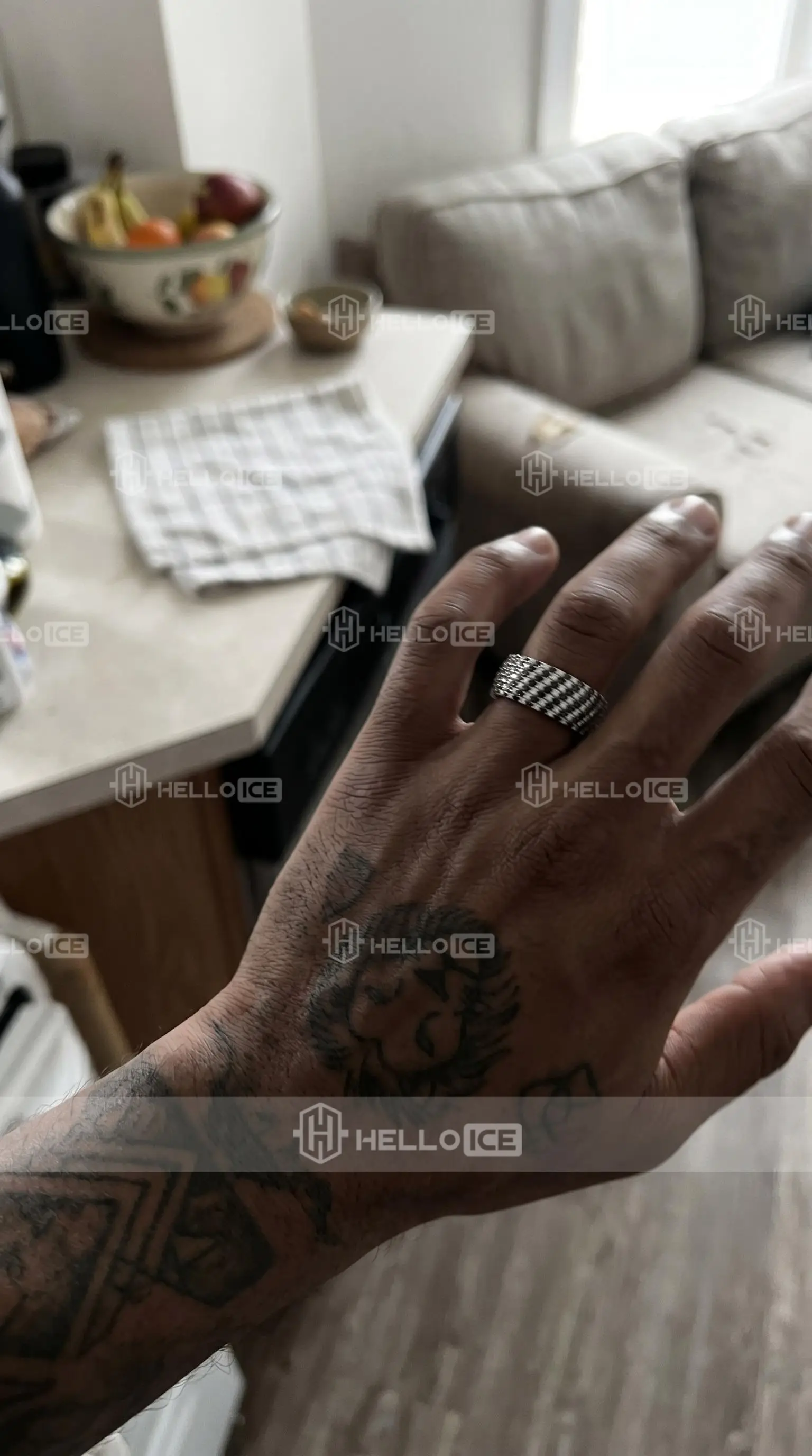 Helloice Review Image