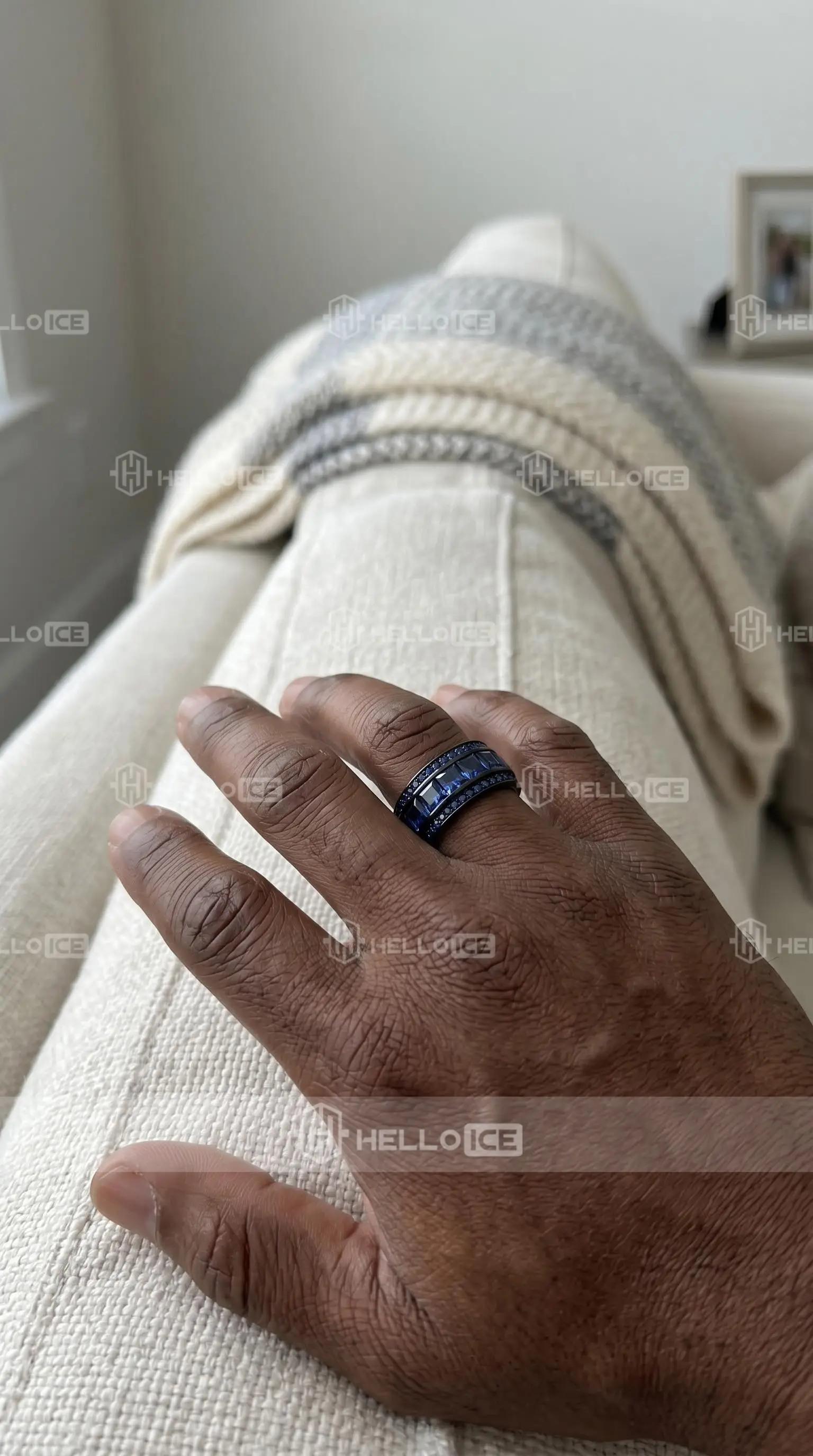 Helloice Review Image