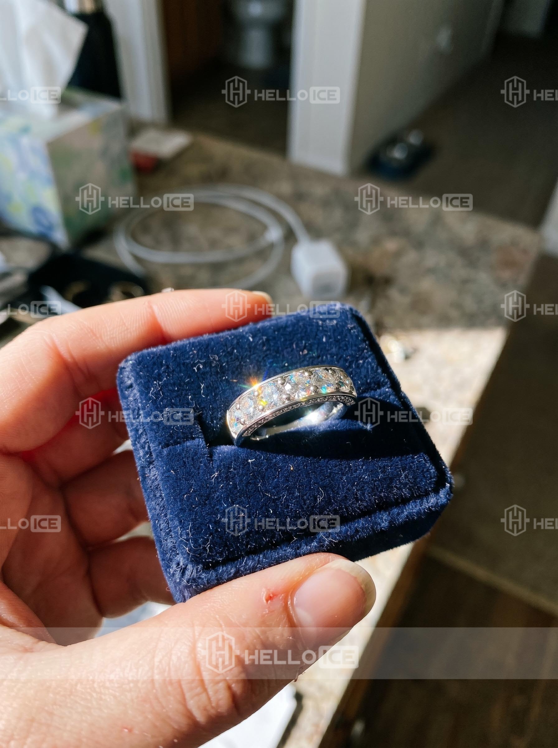 Helloice Review Image