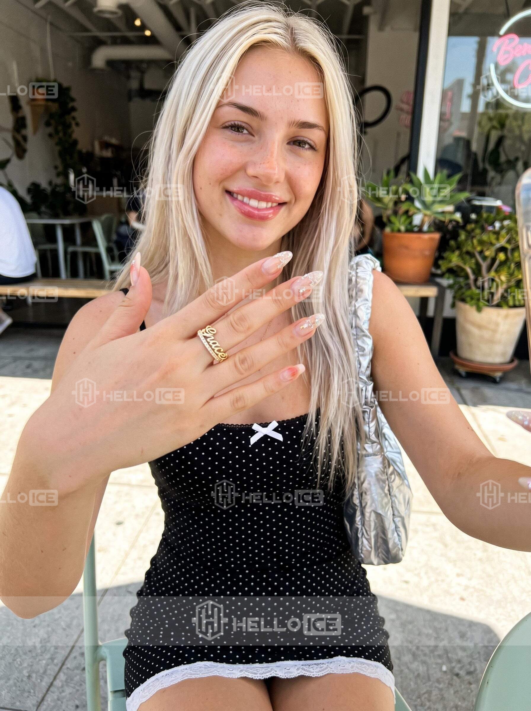 Helloice Review Image