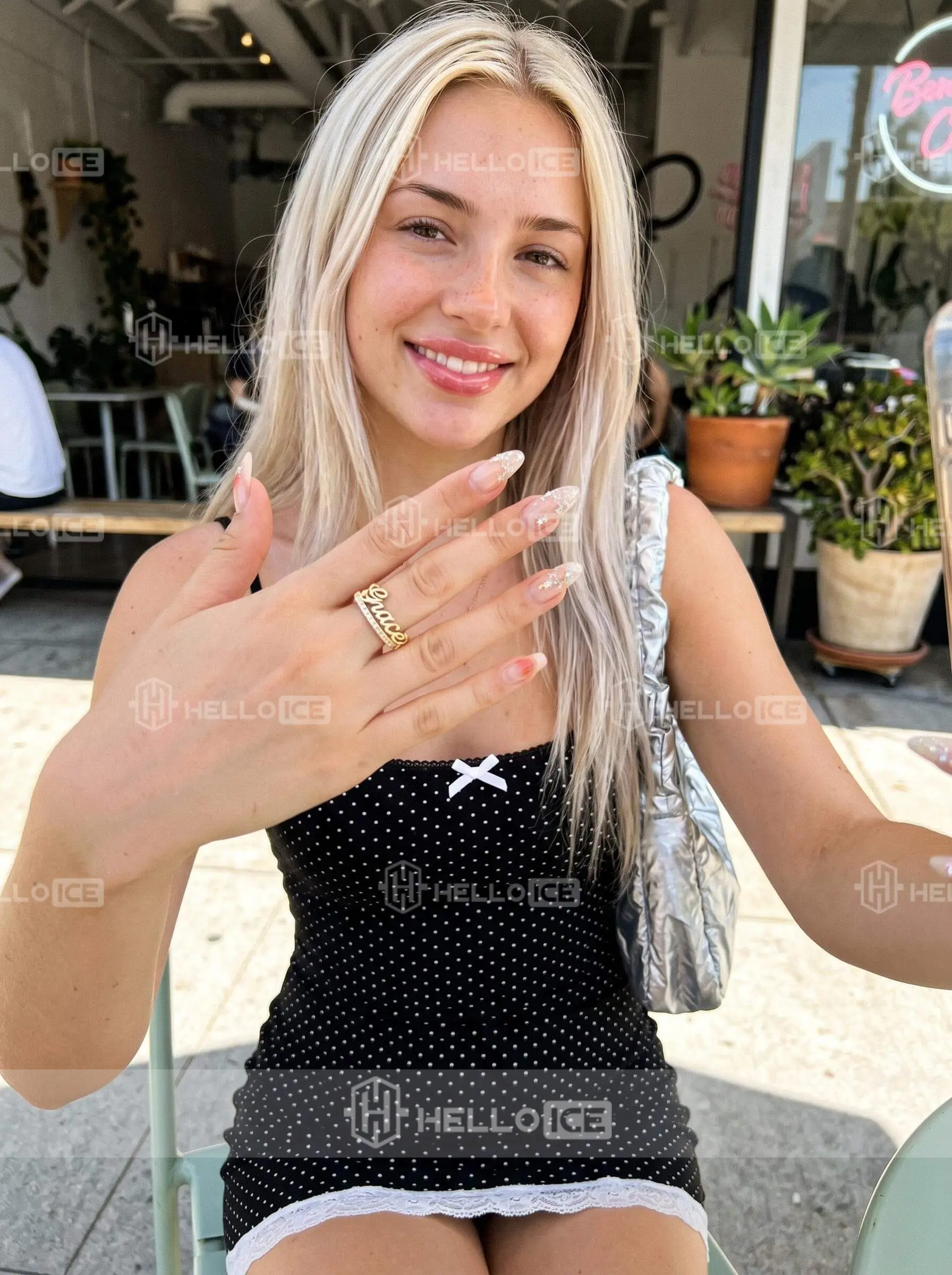 Helloice Review Image