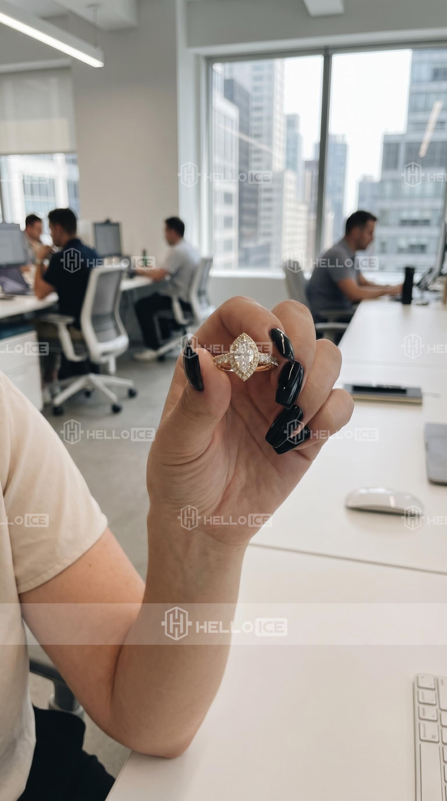 Helloice Review Image