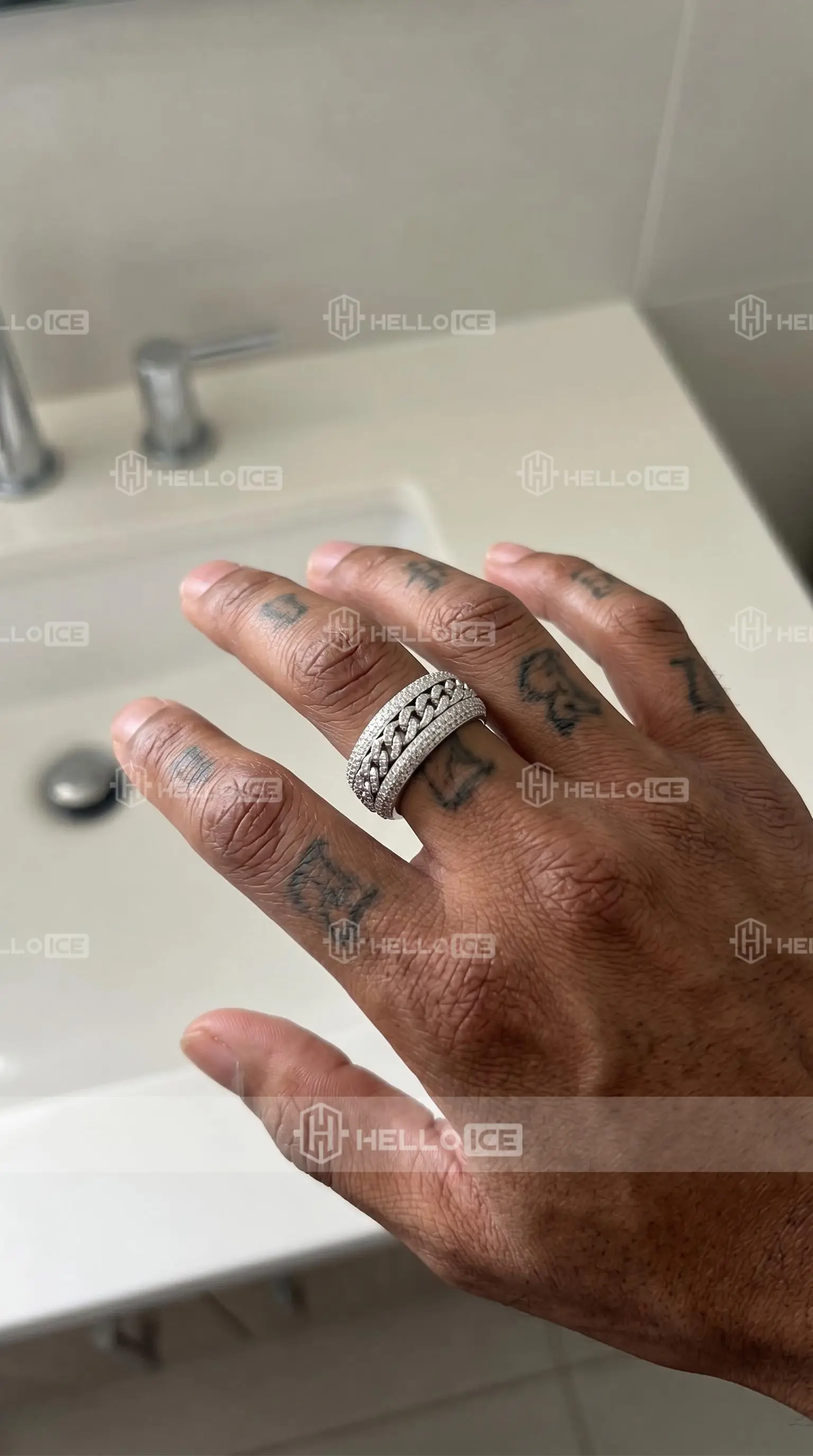 Helloice Review Image