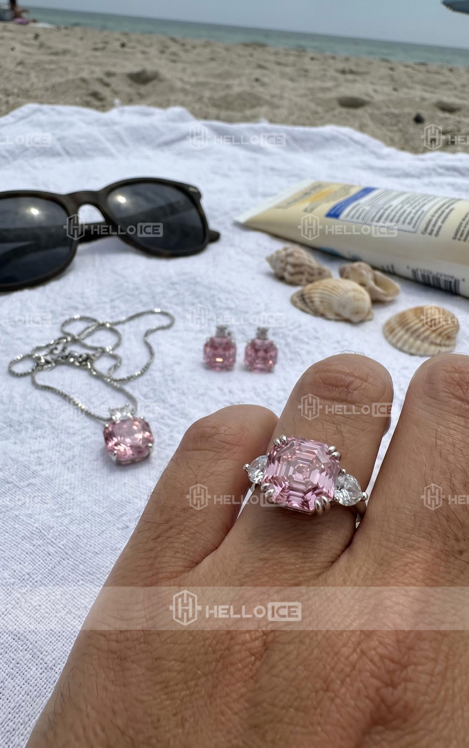 Helloice Review Image