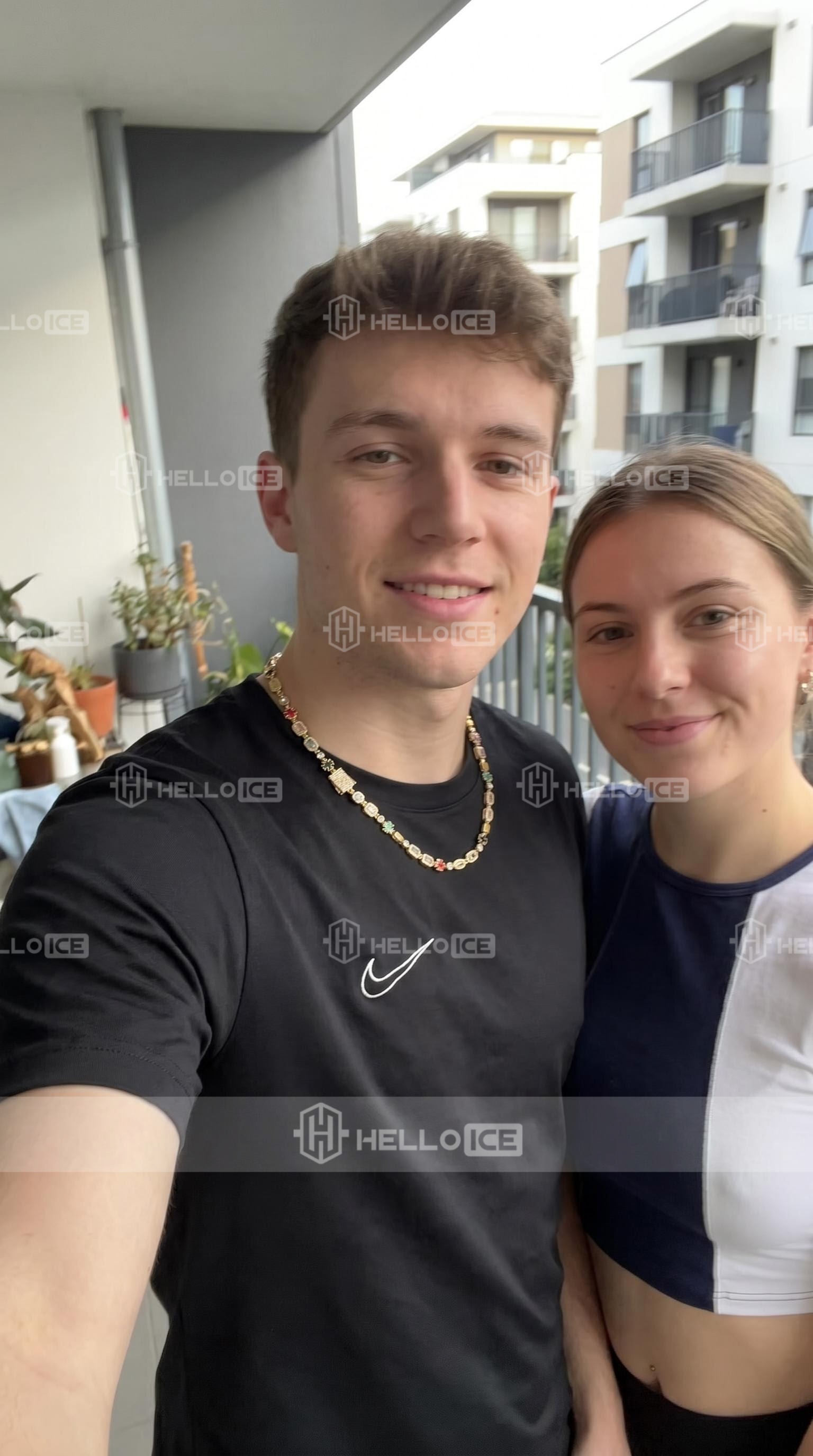 Helloice Review Image