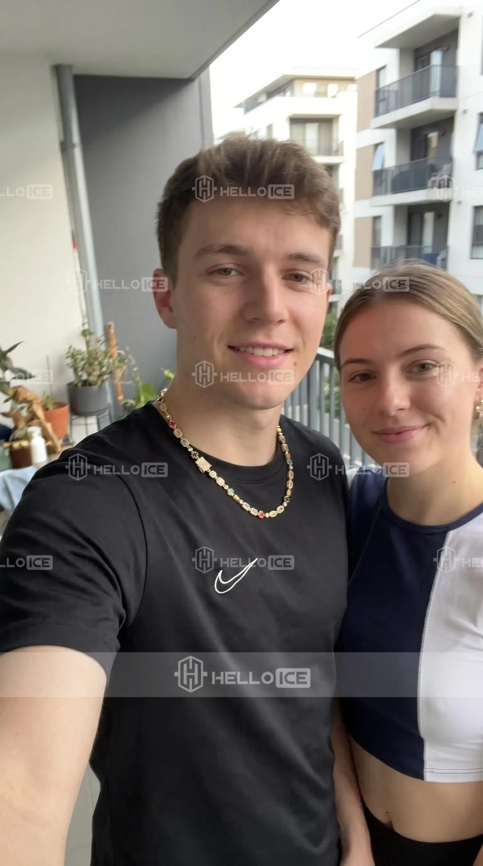 Helloice Review Image