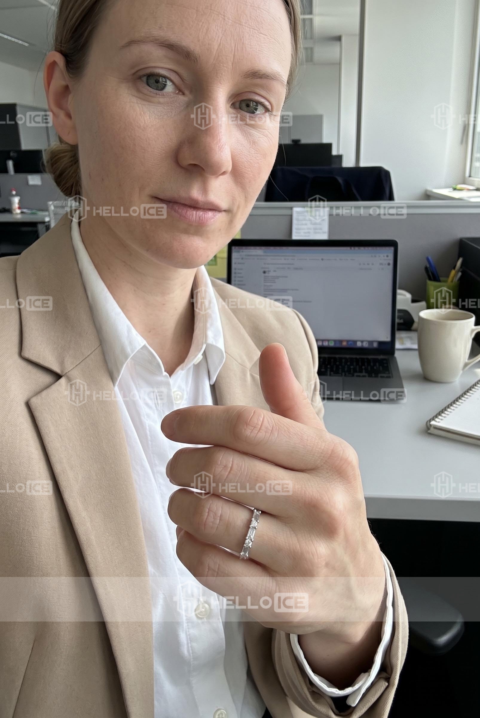 Helloice Review Image