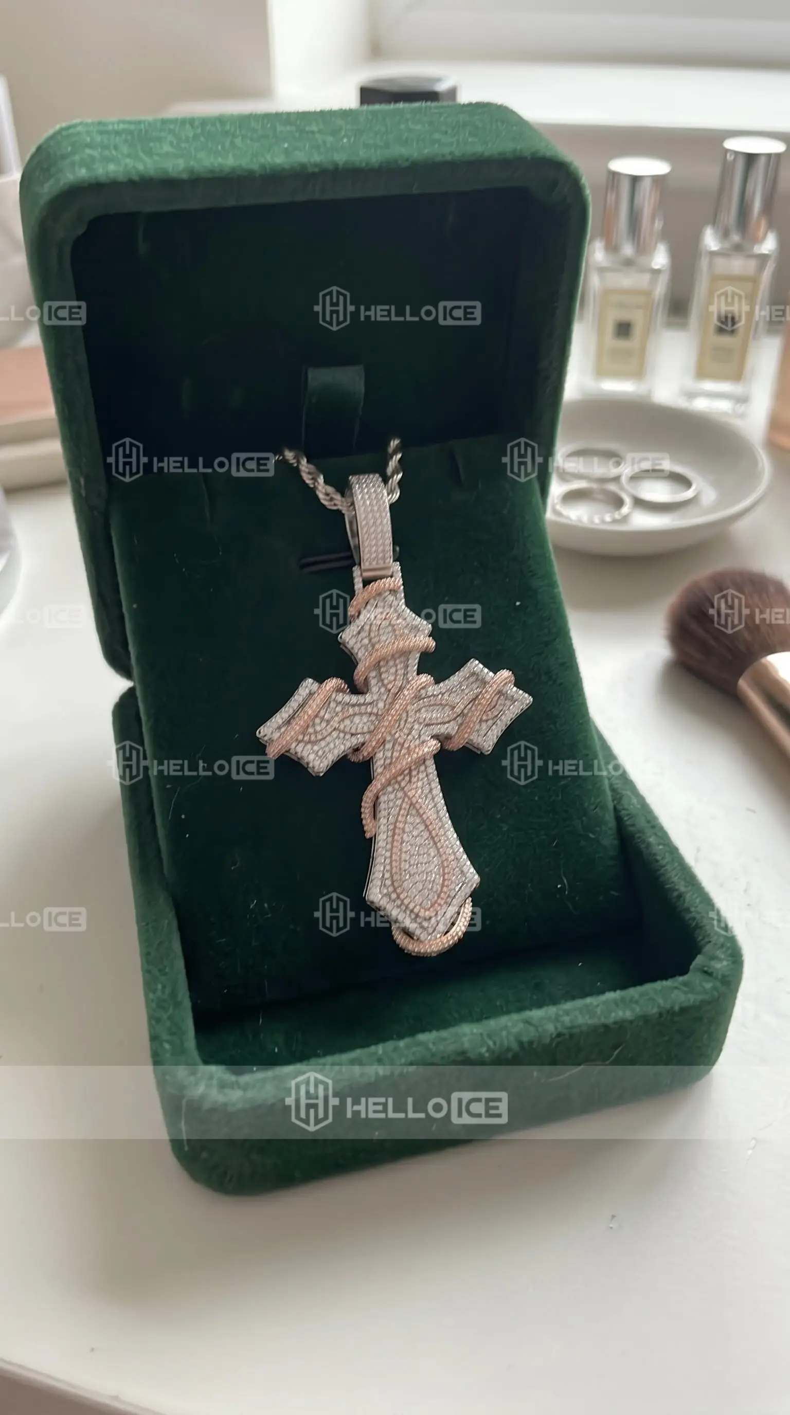 Helloice Review Image