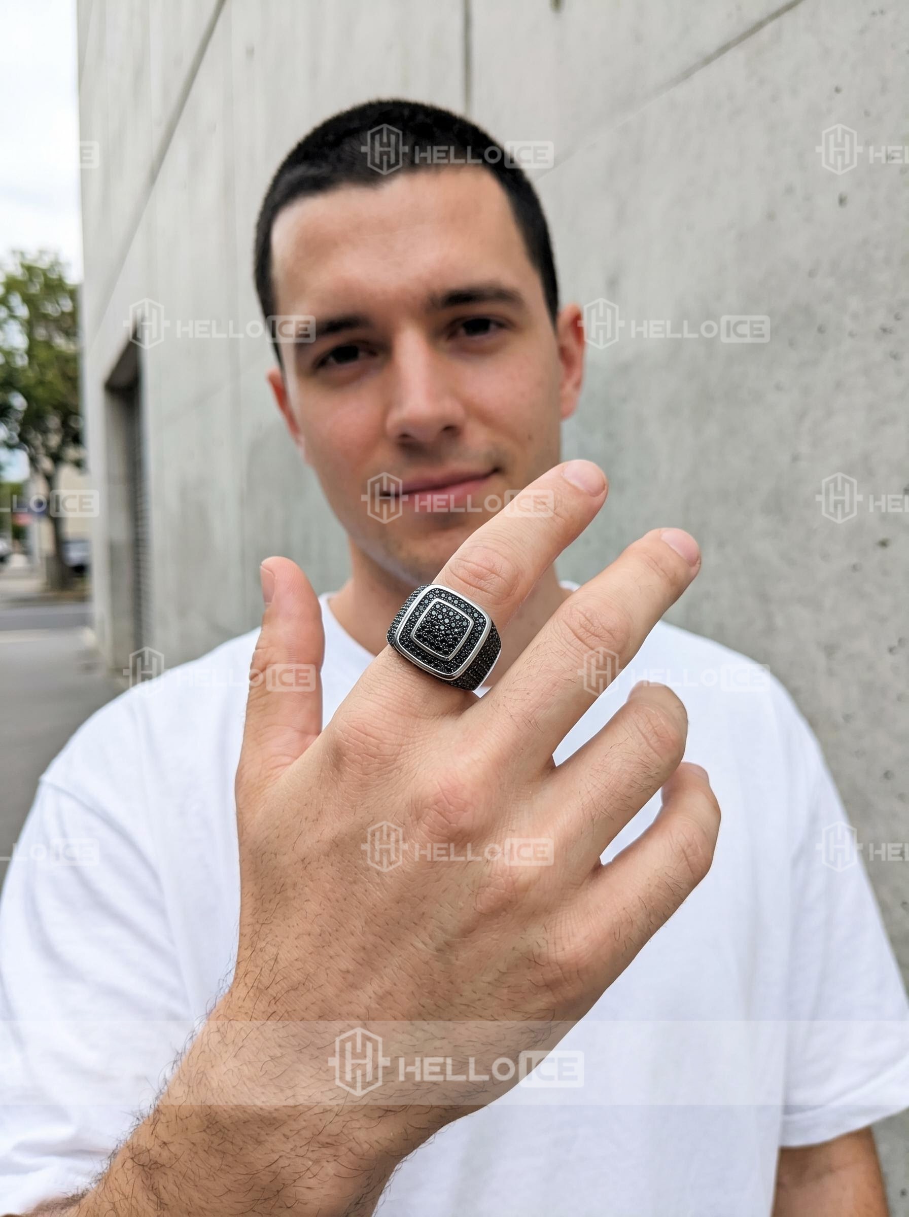 Helloice Review Image