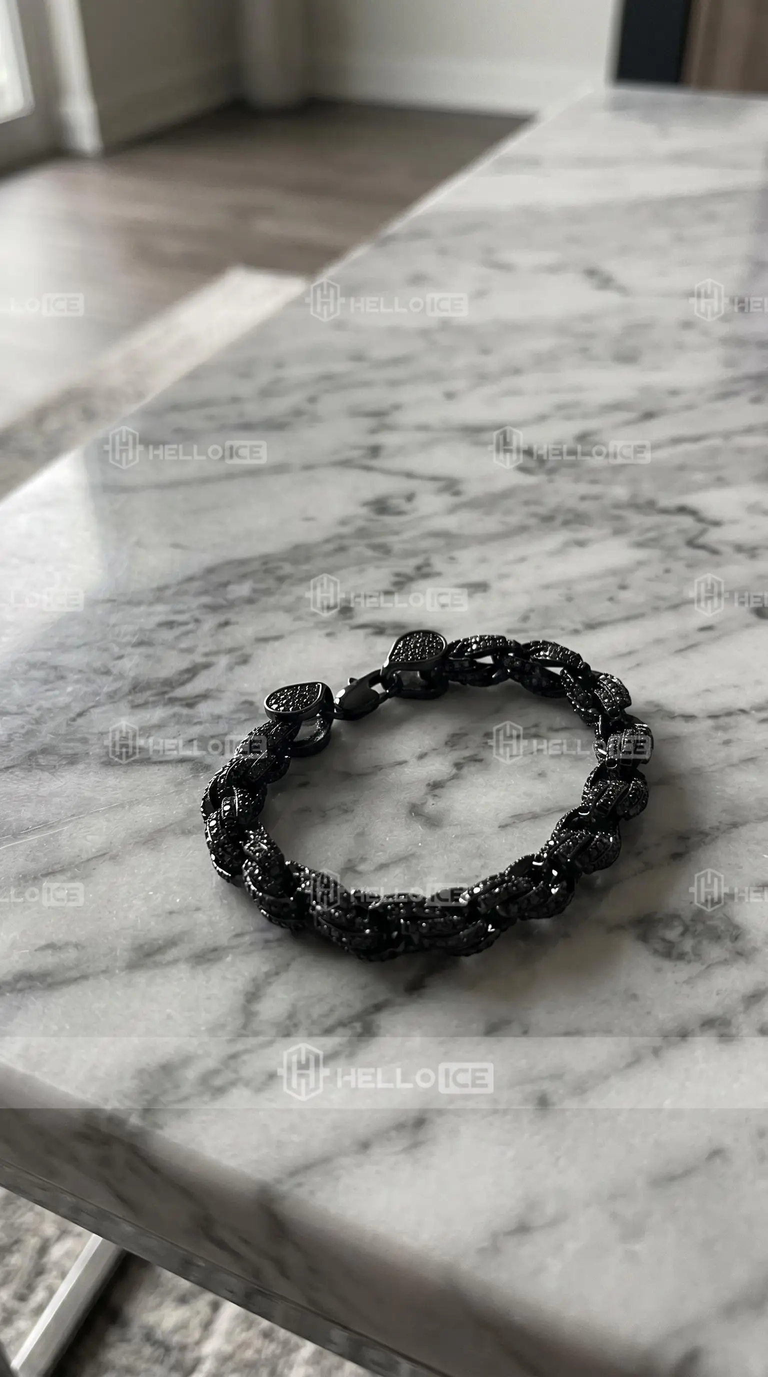 Helloice Review Image