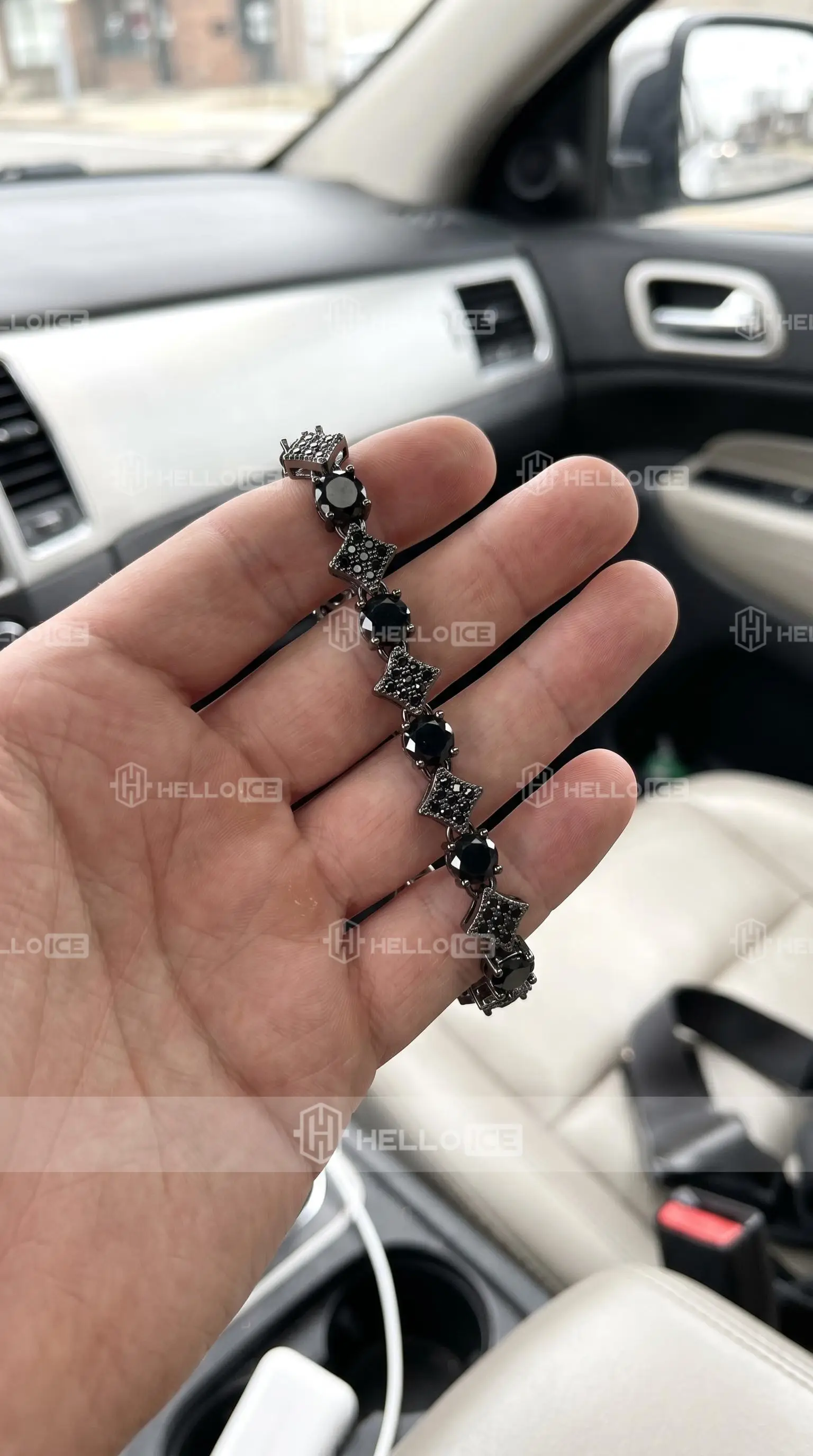 Helloice Review Image