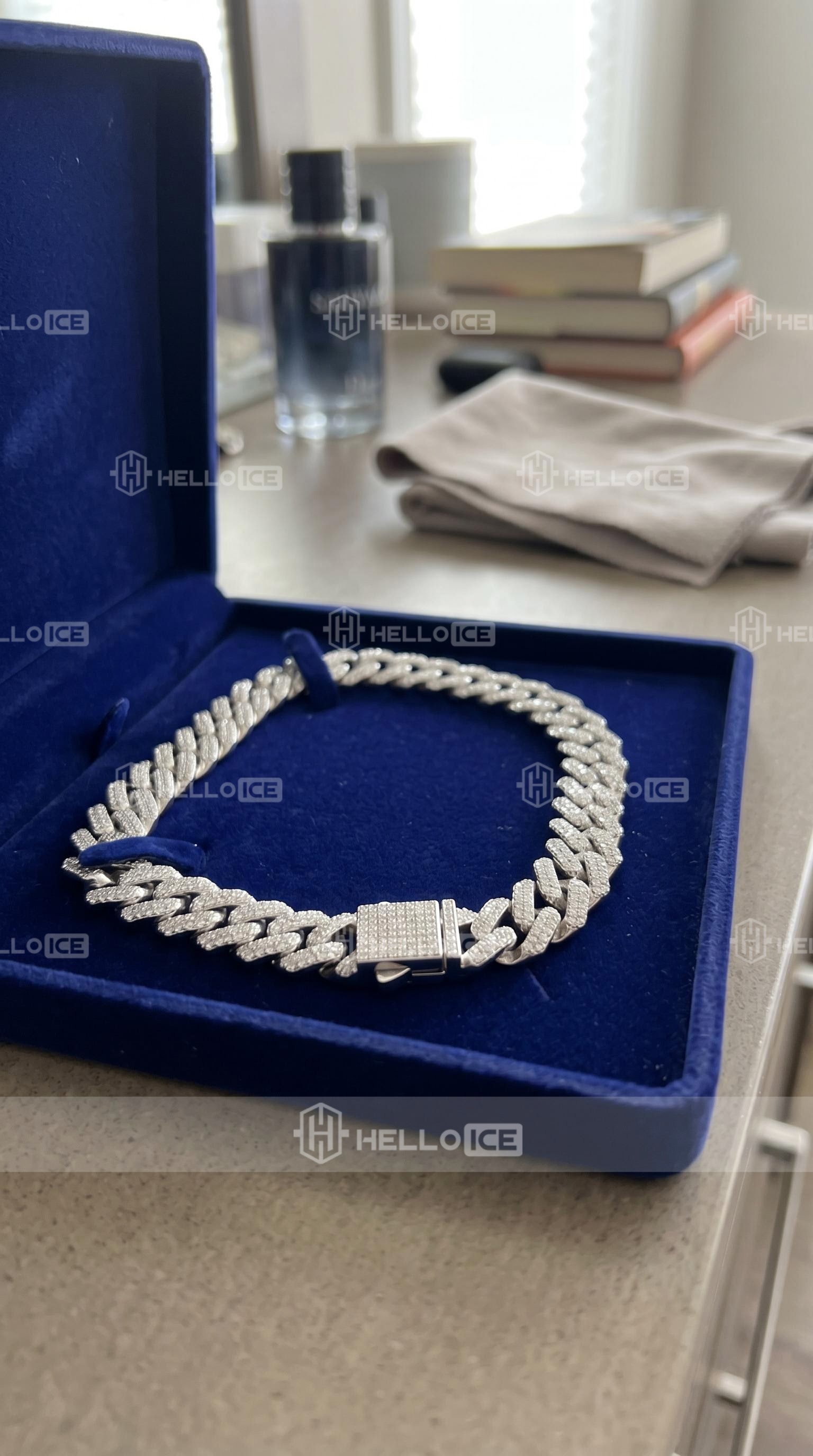 Helloice Review Image