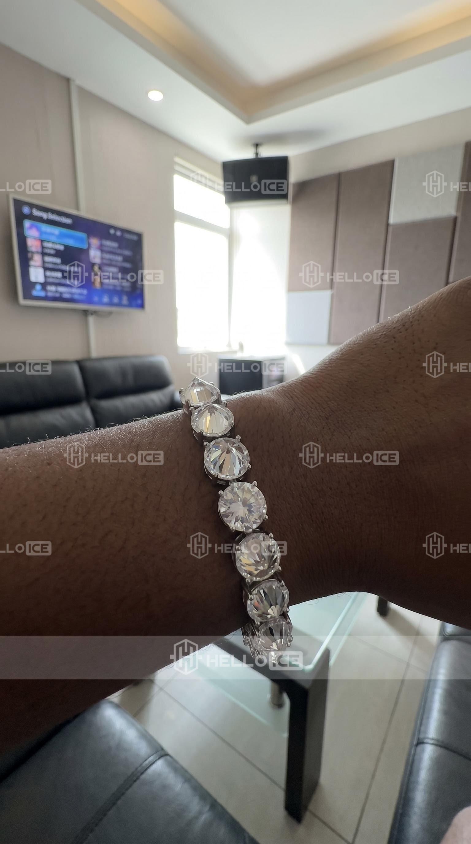 Helloice Review Image