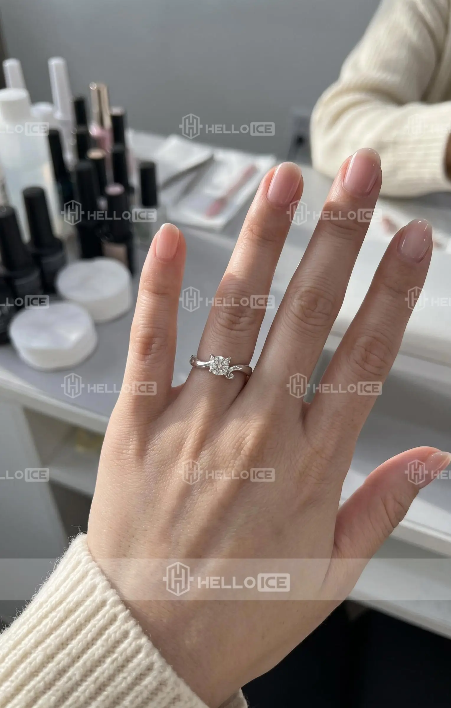Helloice Review Image