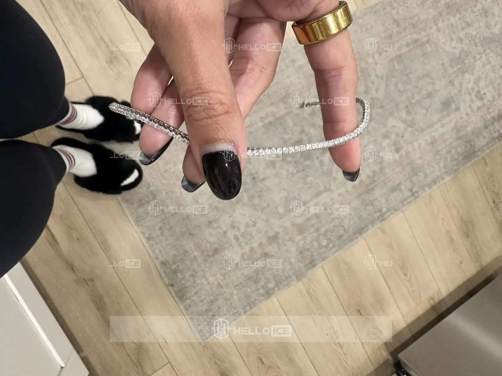 Helloice Review Image