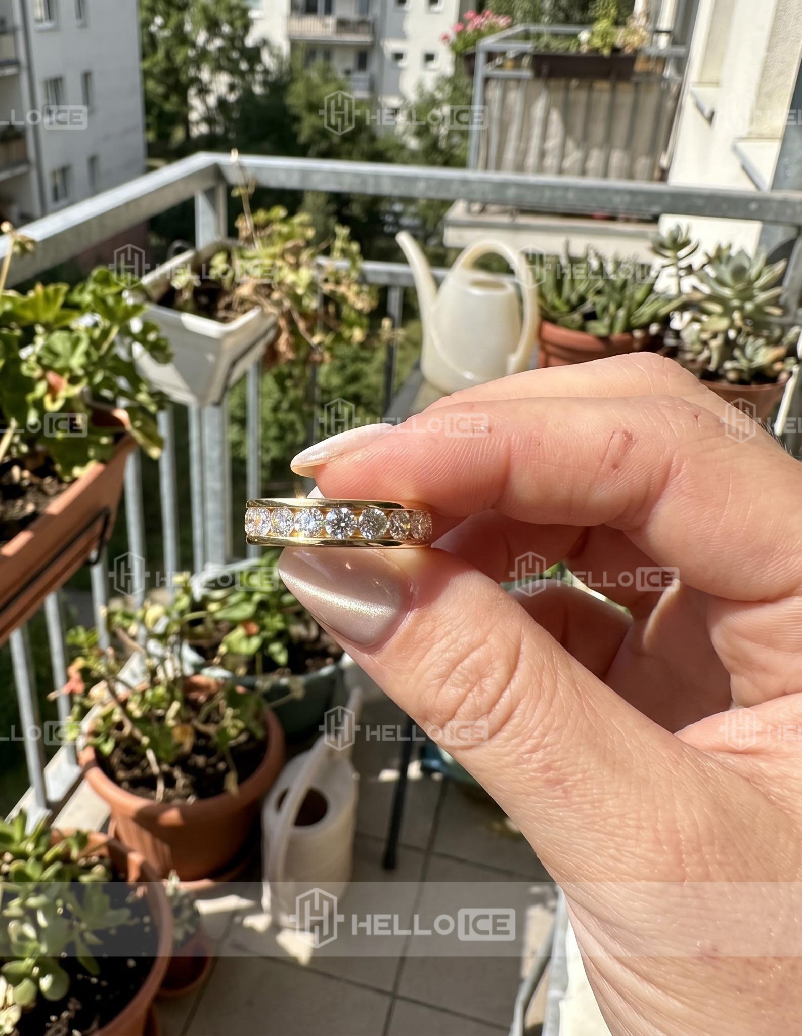 Helloice Review Image