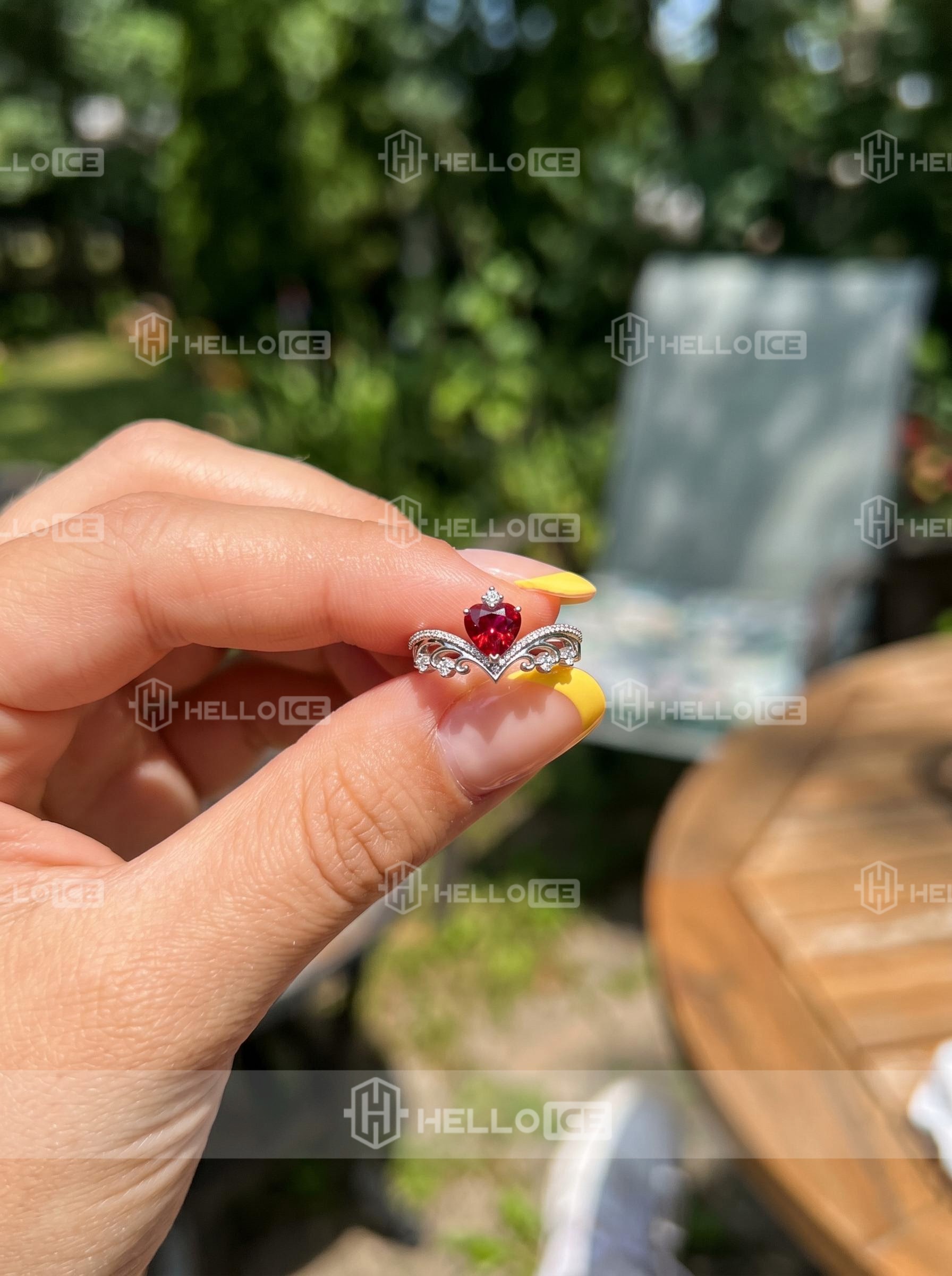 Helloice Review Image