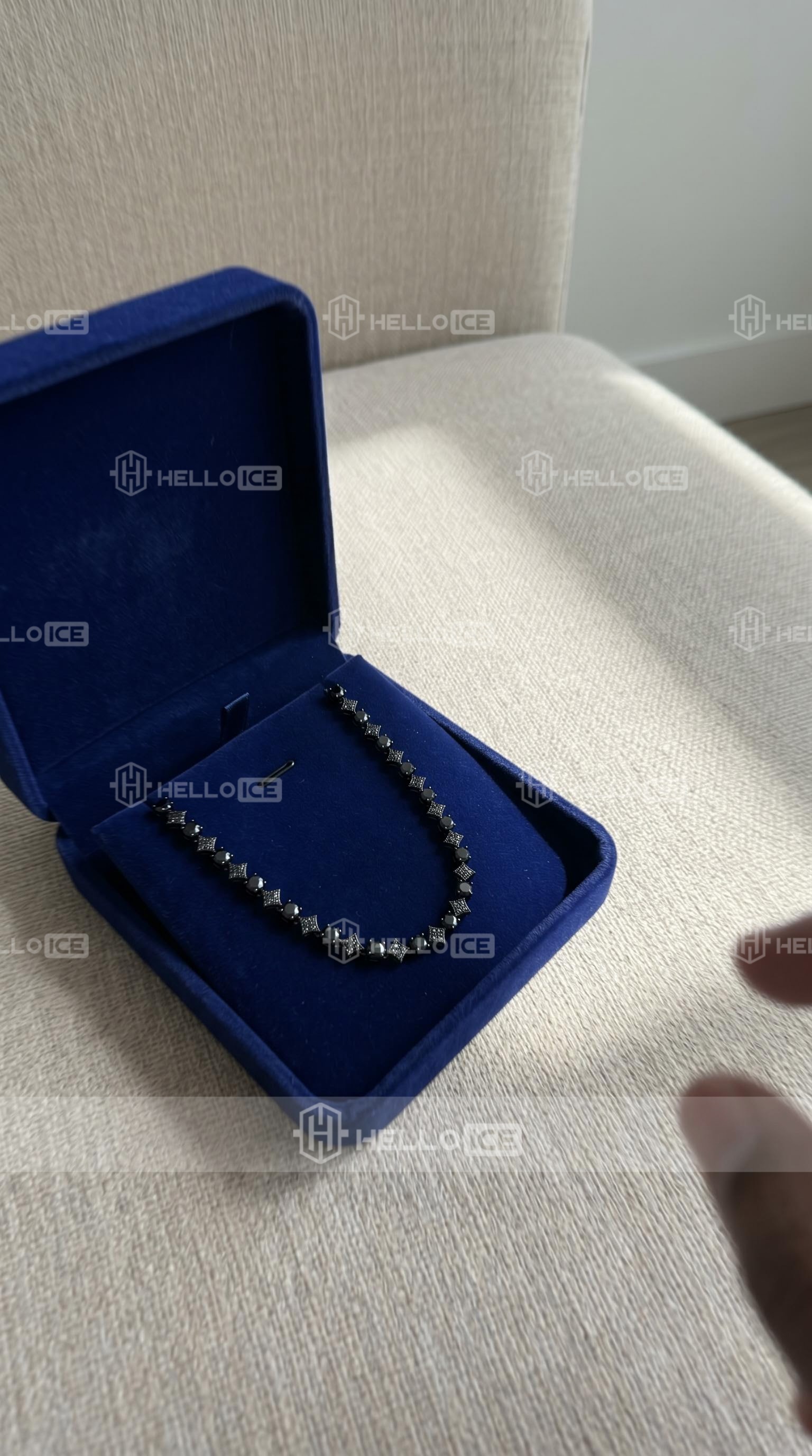 Helloice Review Image