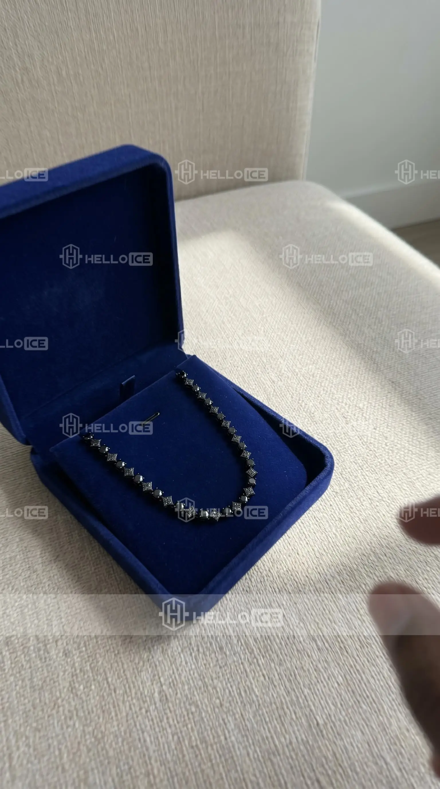 Helloice Review Image