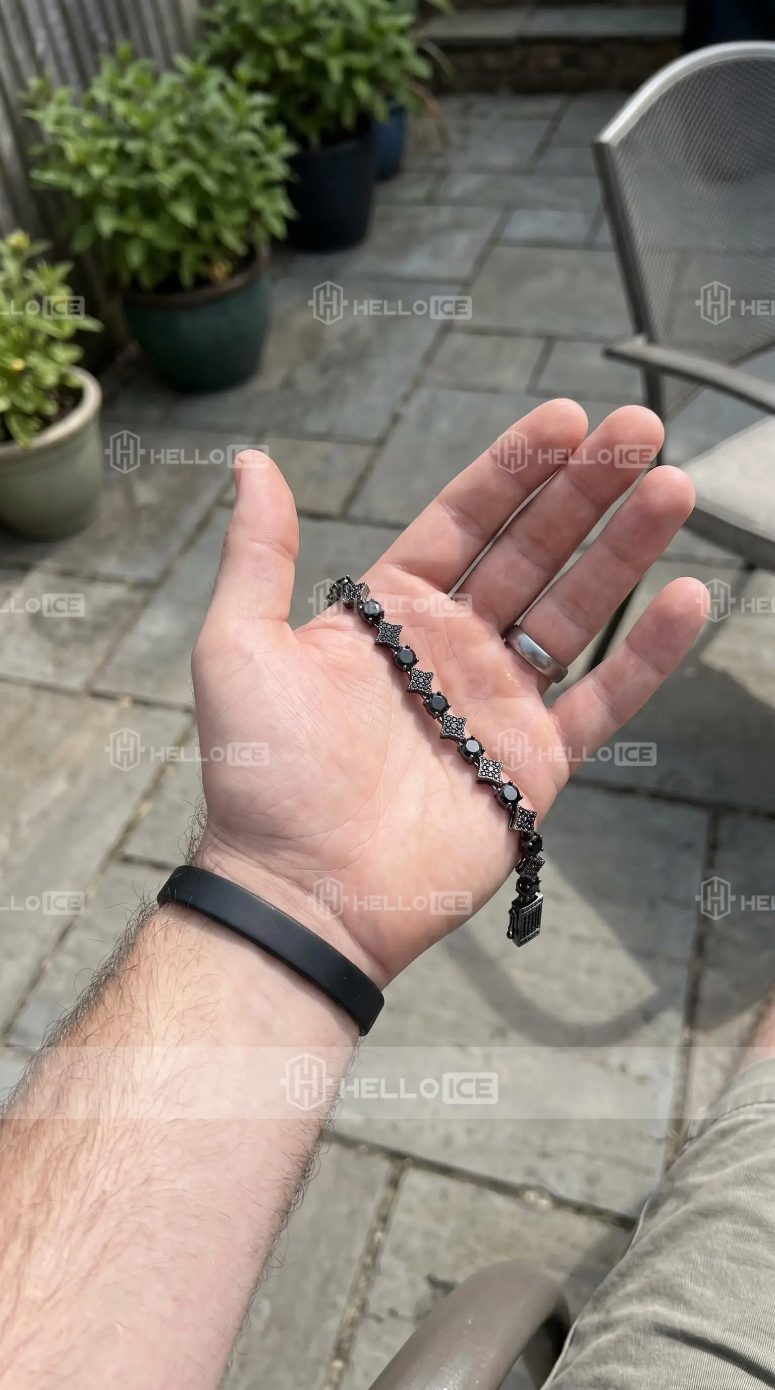 Helloice Review Image