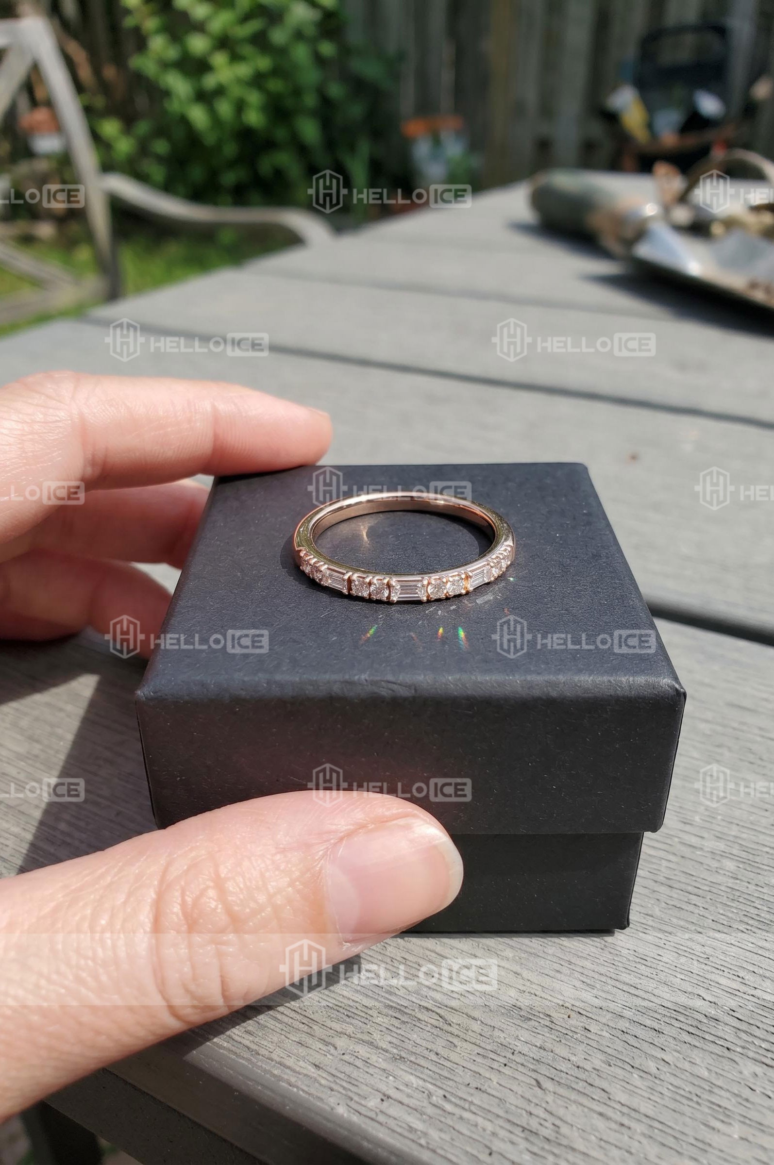 Helloice Review Image
