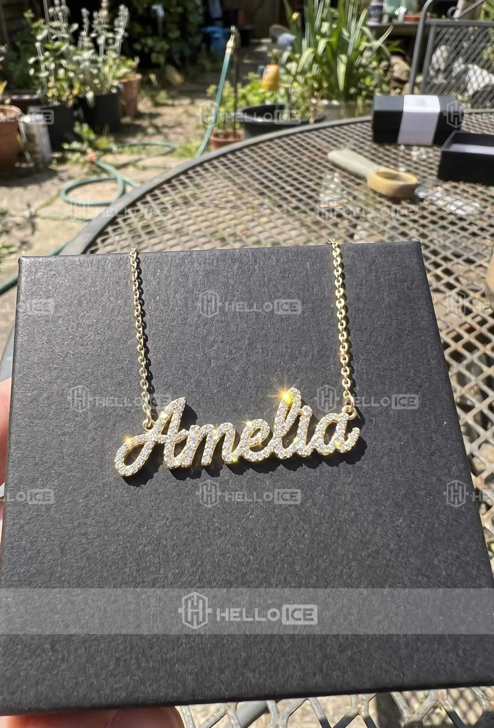 Helloice Review Image