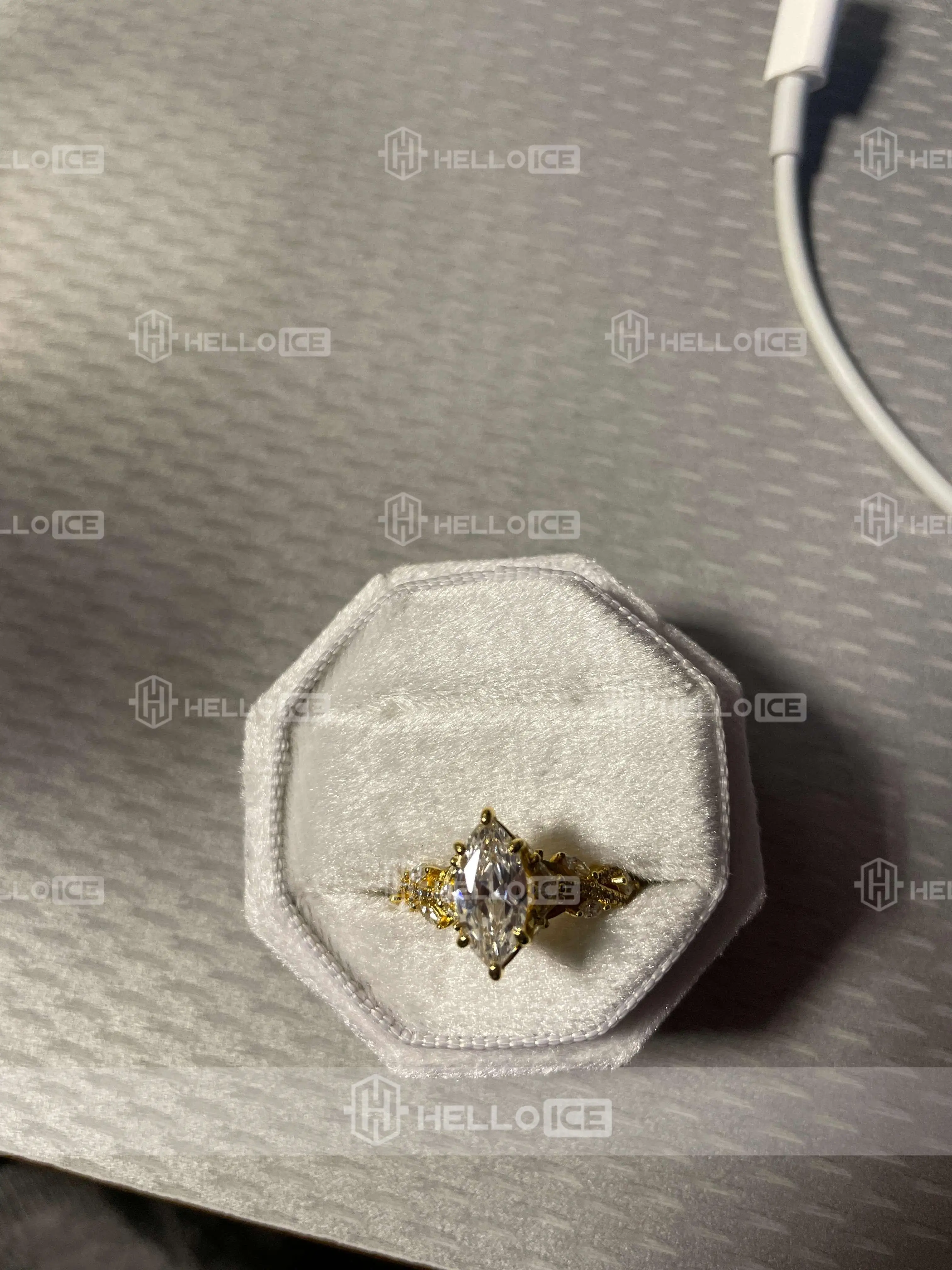 Helloice Review Image