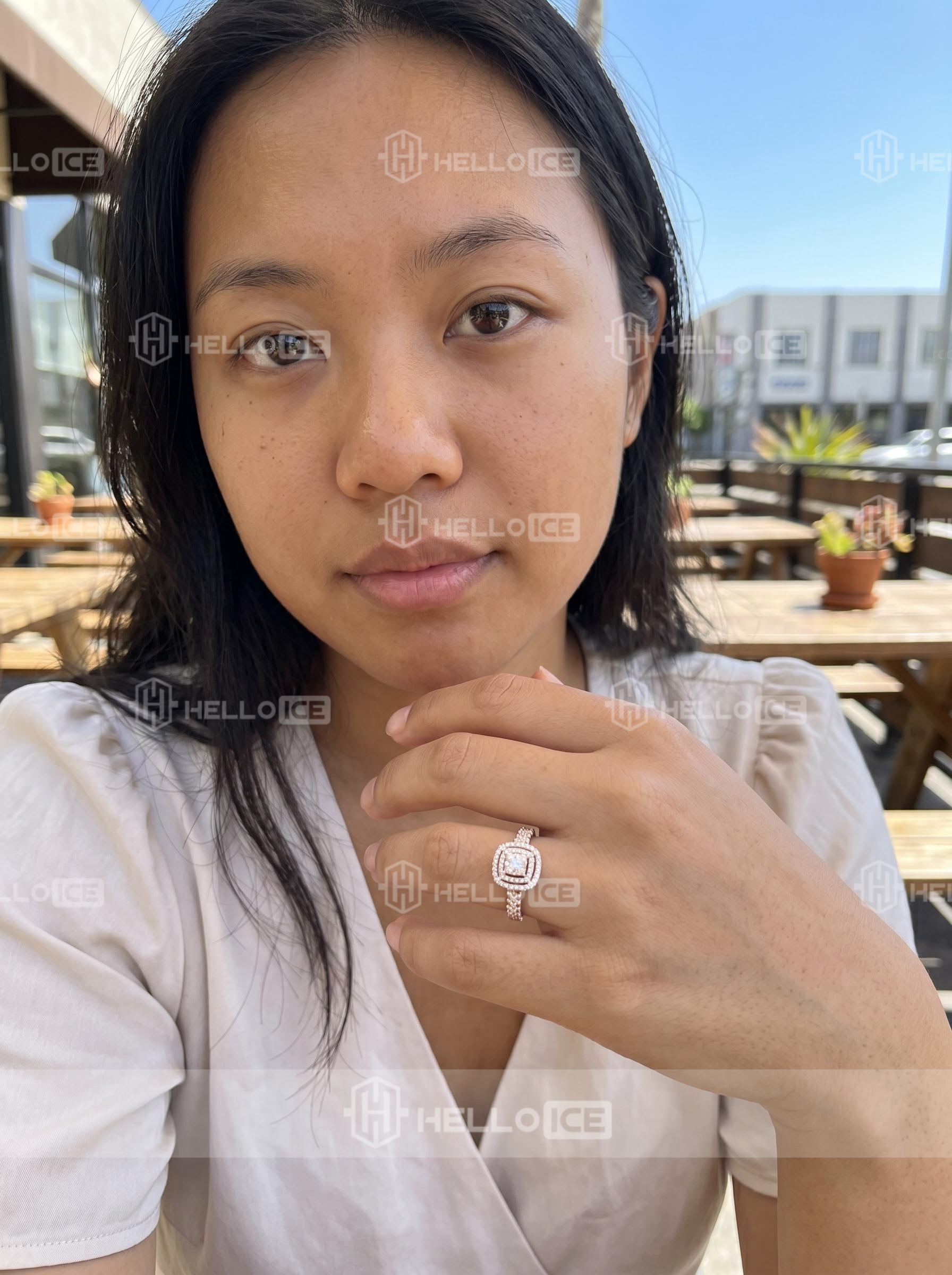 Helloice Review Image