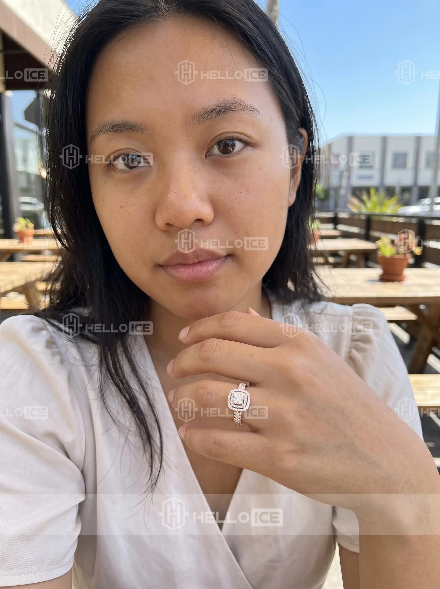 Helloice Review Image