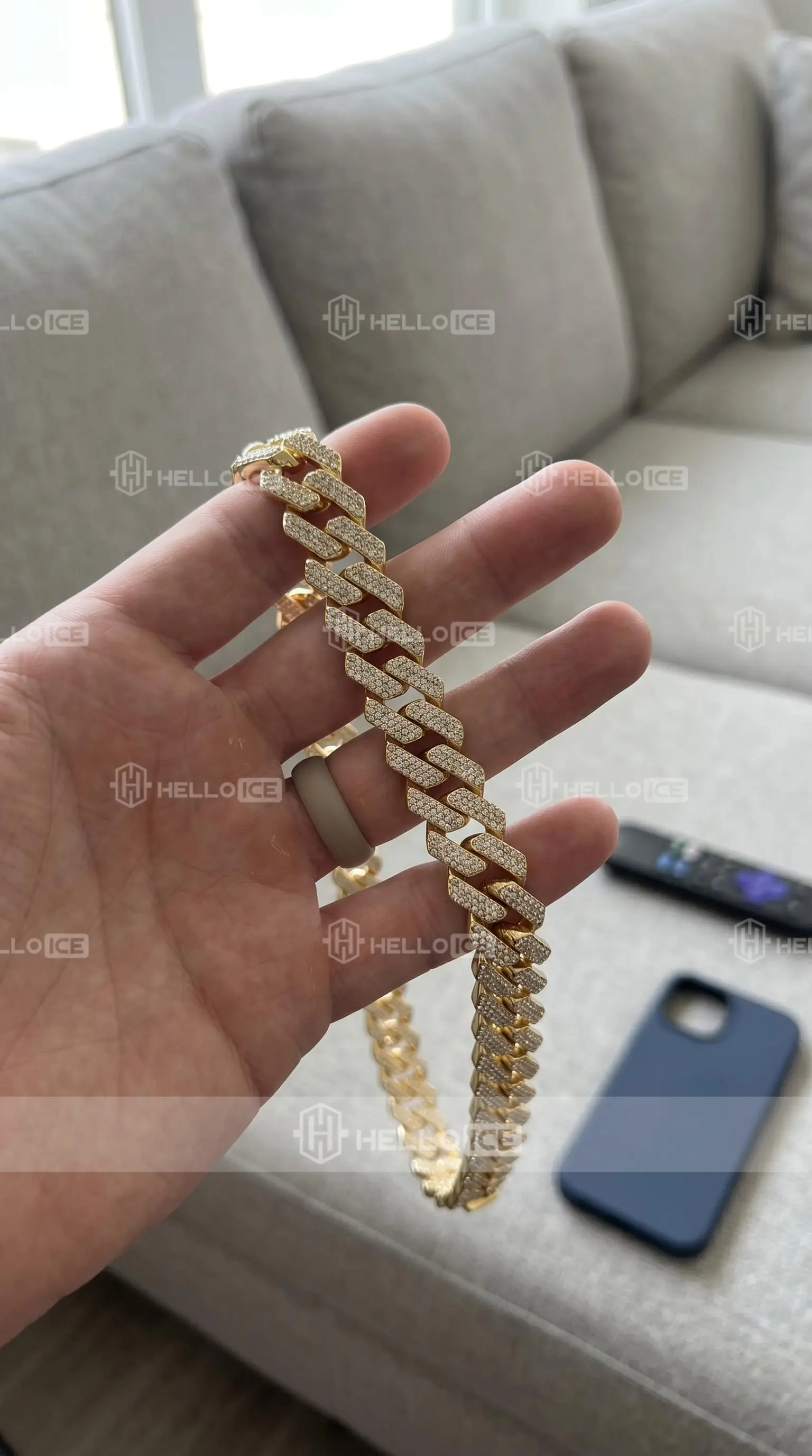 Helloice Review Image