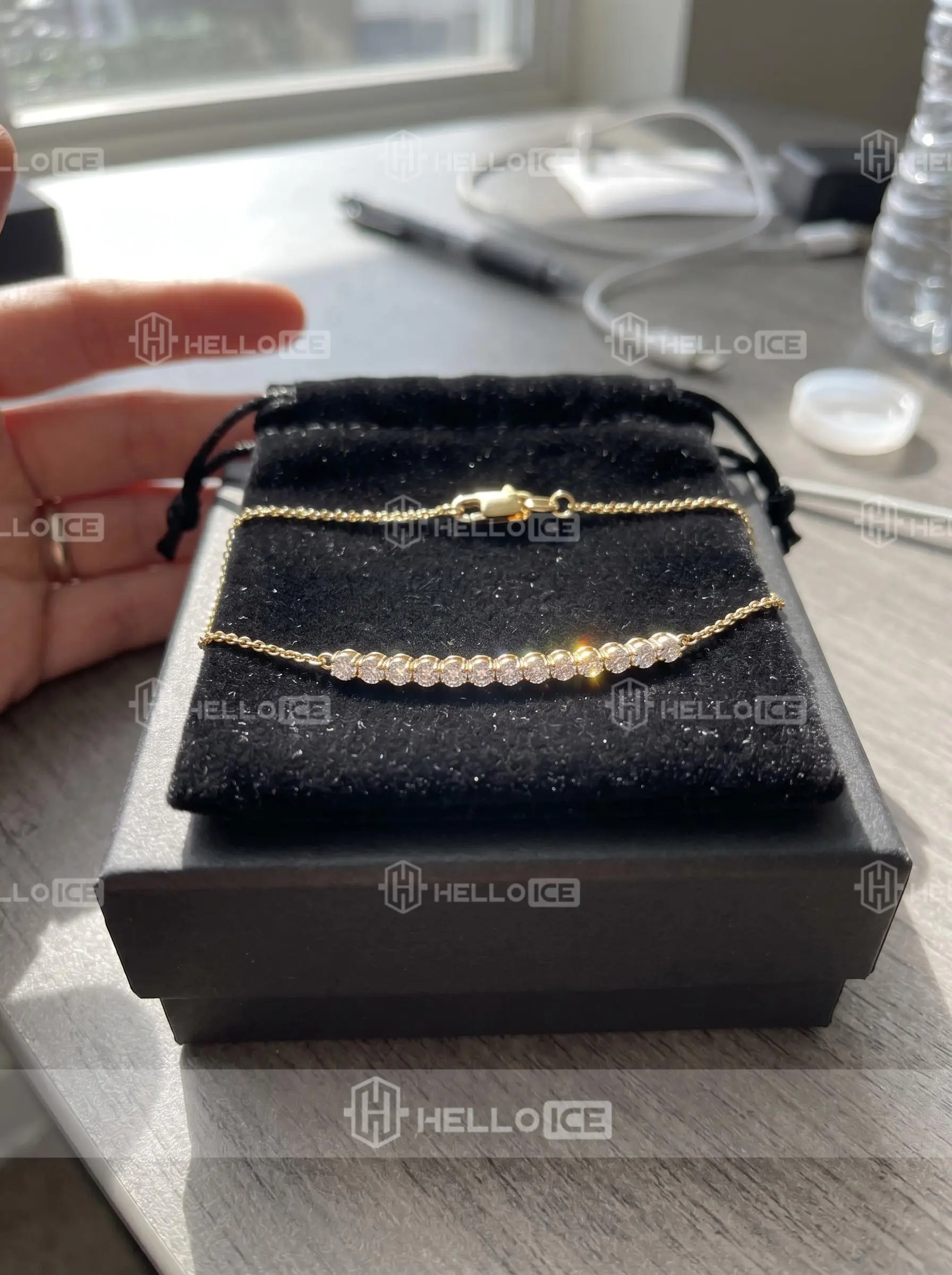 Helloice Review Image