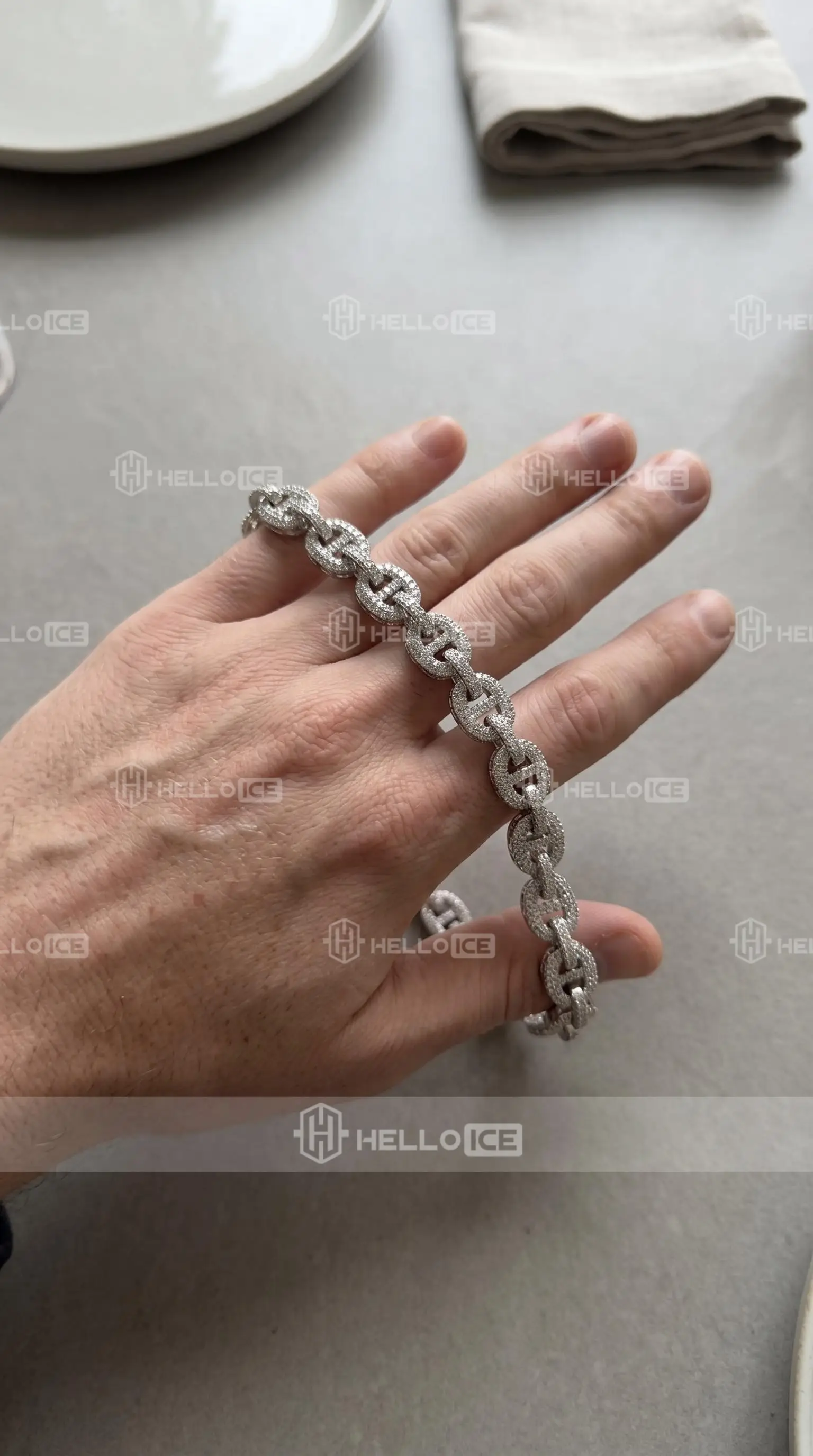 Helloice Review Image