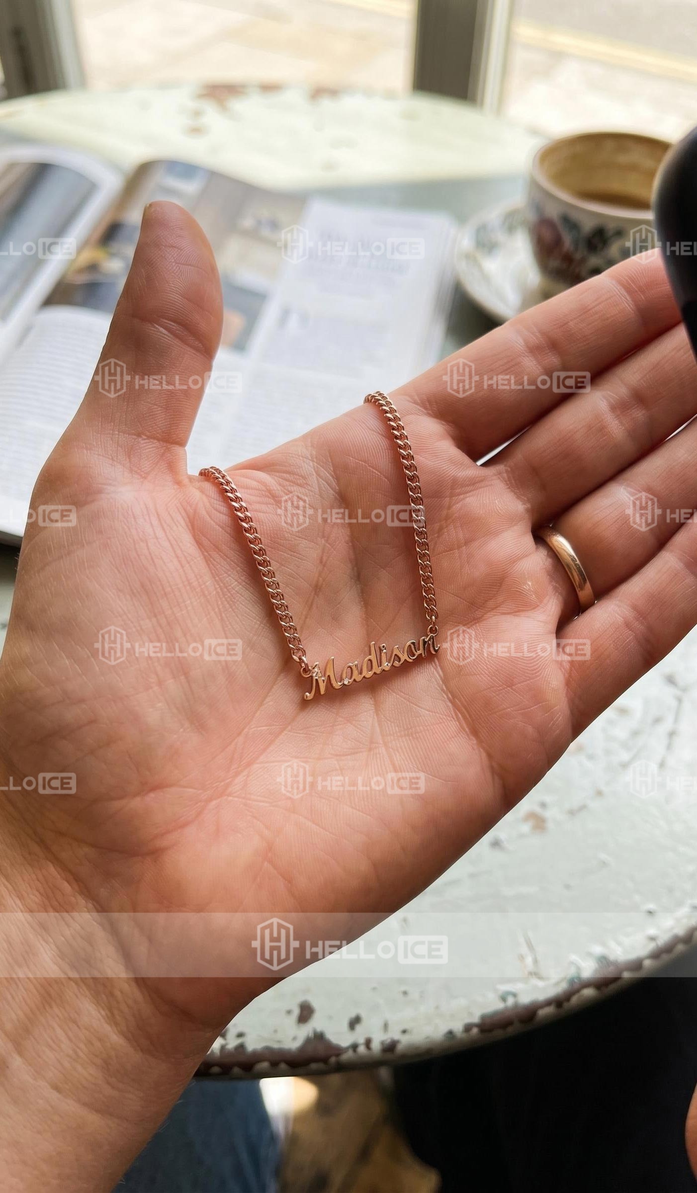 Helloice Review Image