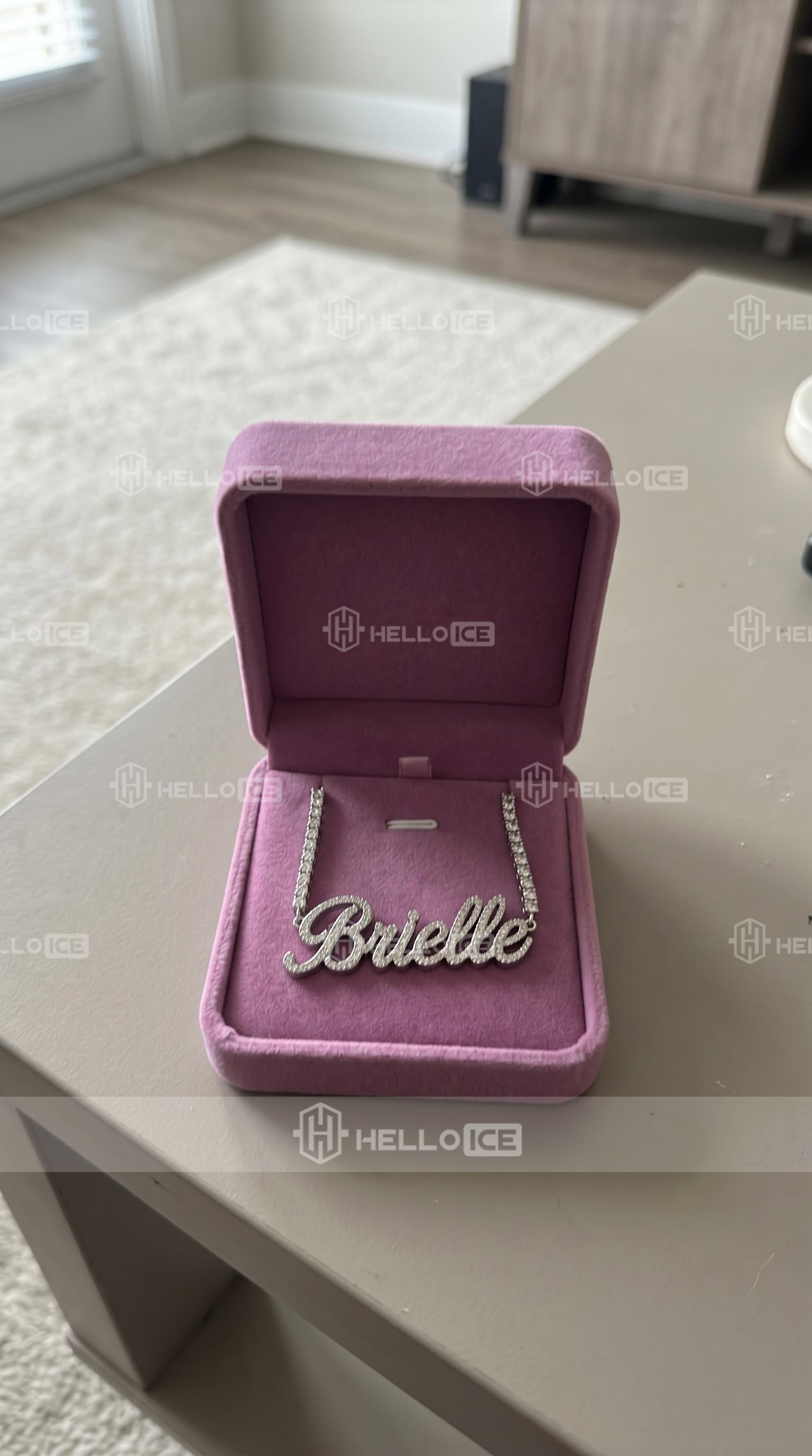 Helloice Review Image