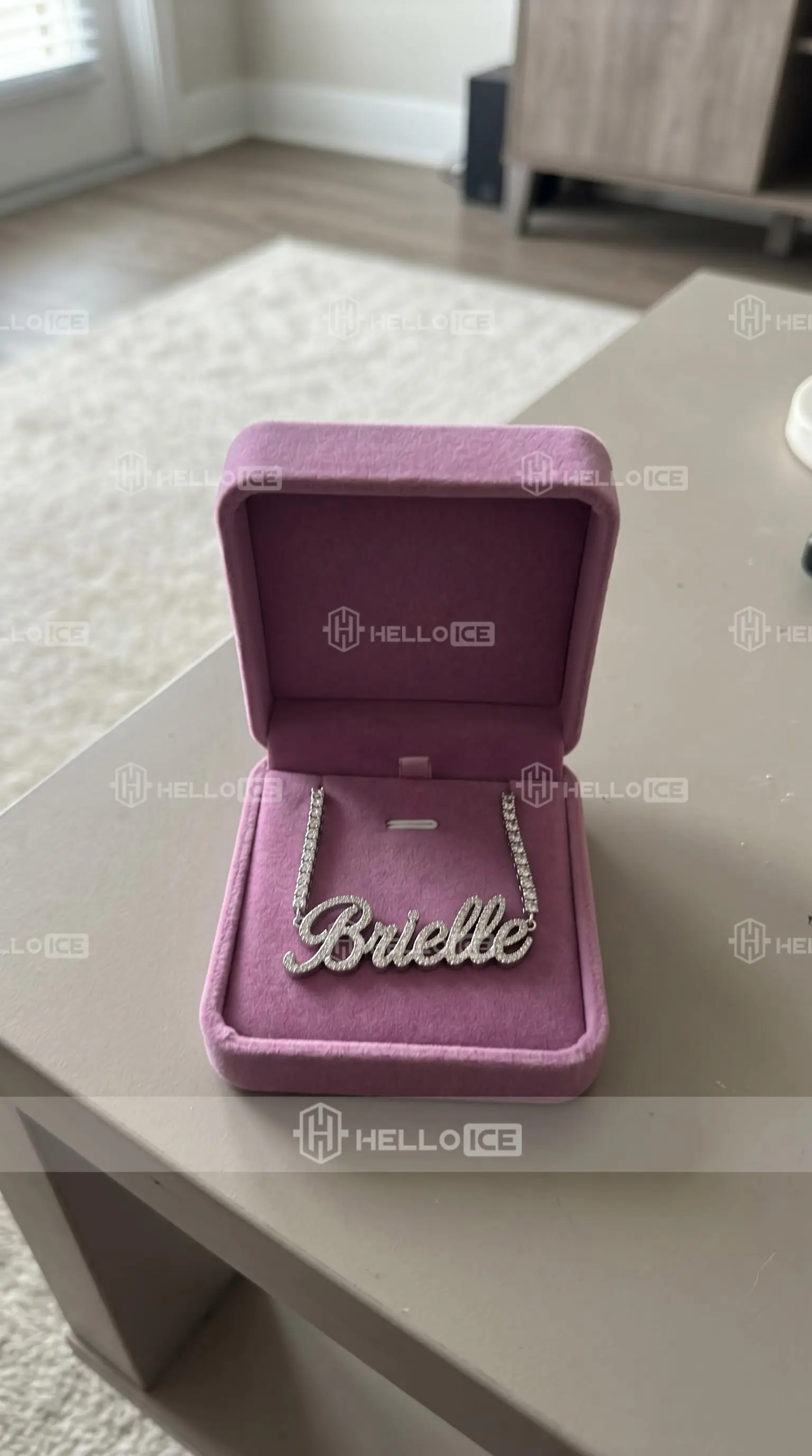Helloice Review Image