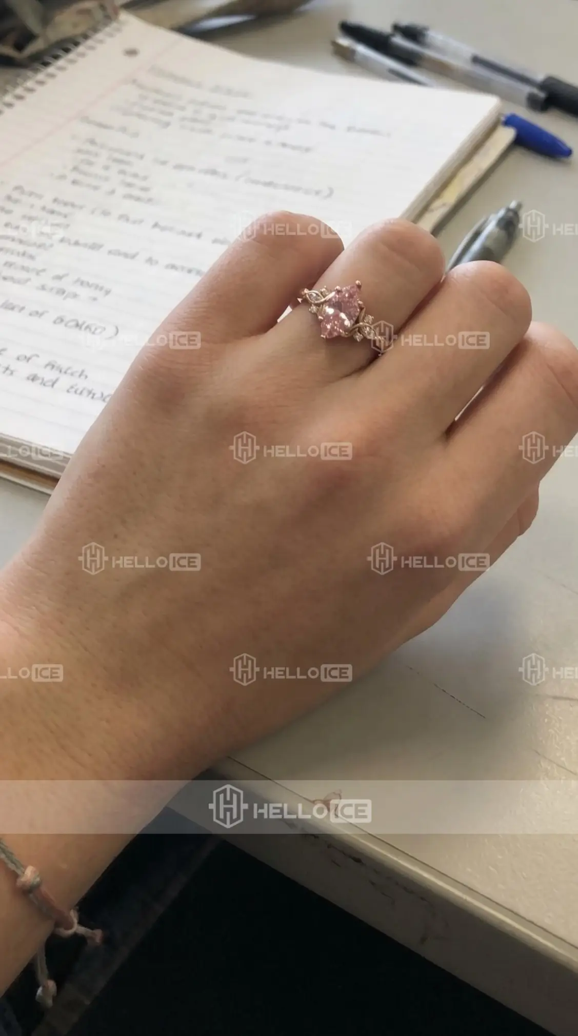 Helloice Review Image