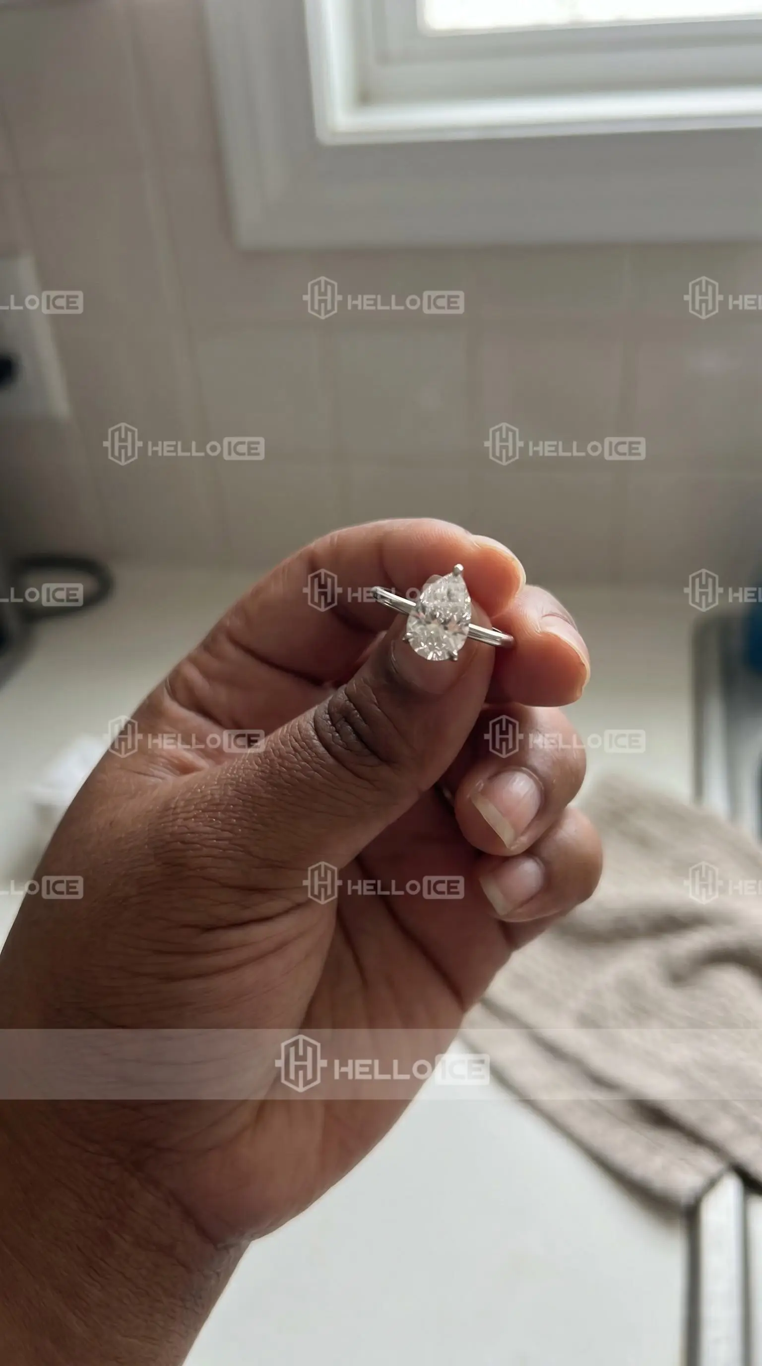 Helloice Review Image