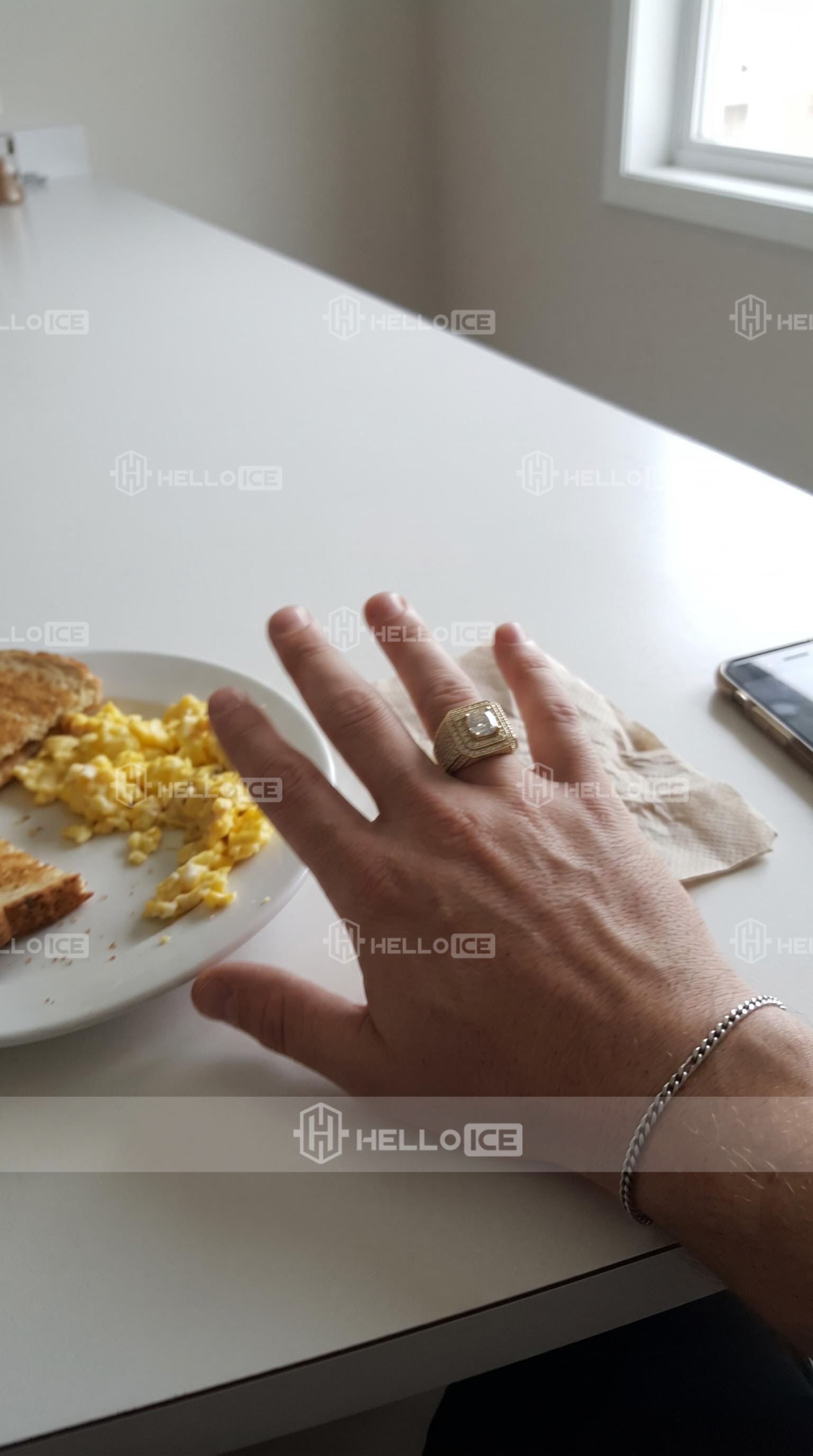 Helloice Review Image