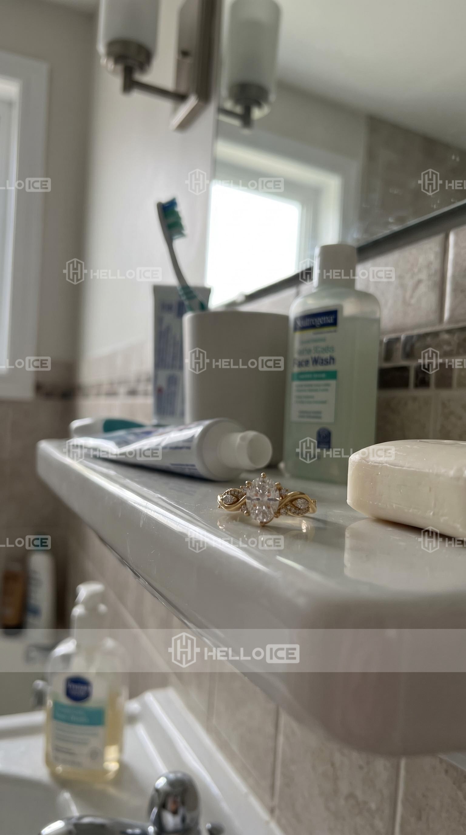 Helloice Review Image