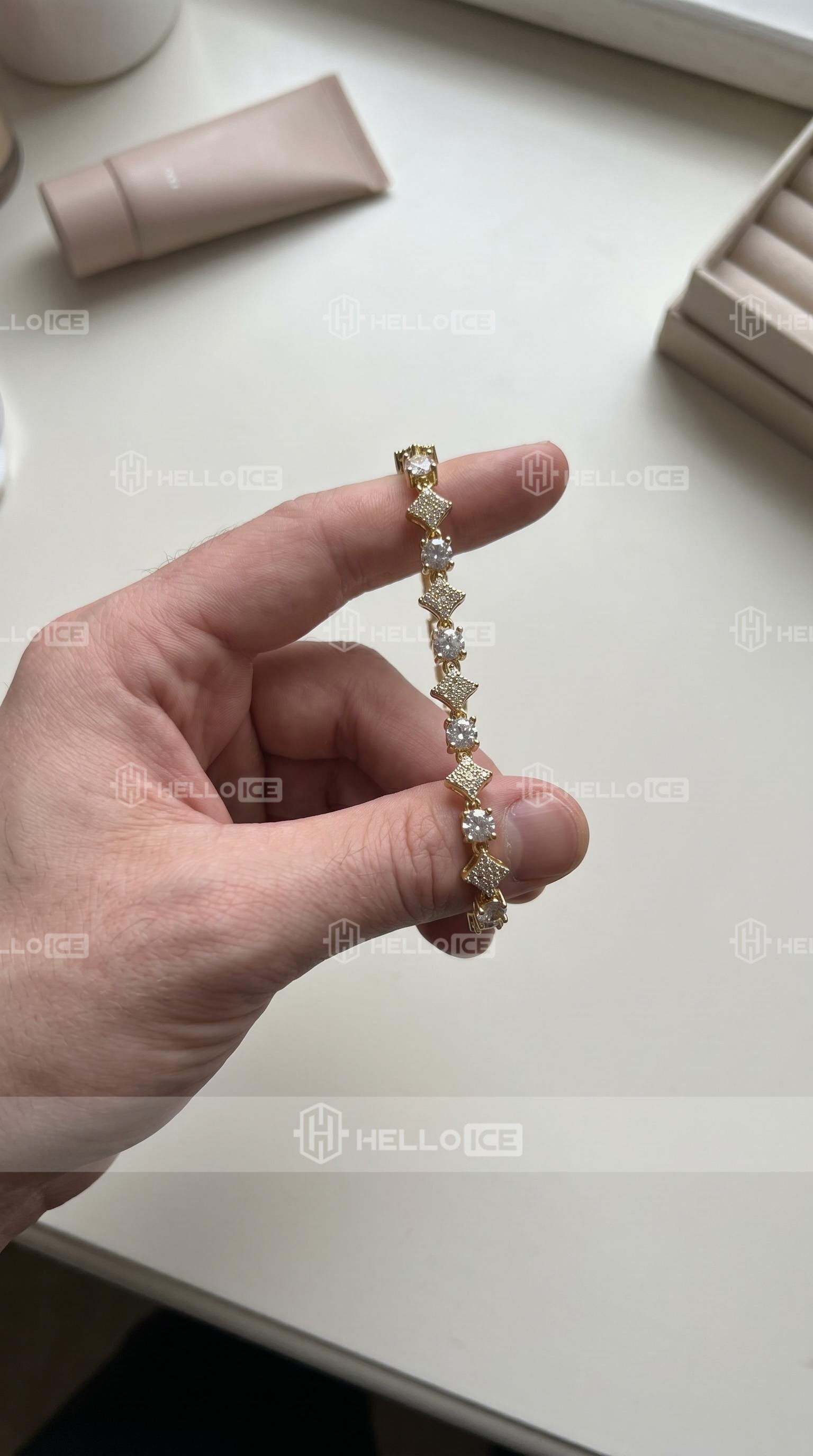 Helloice Review Image
